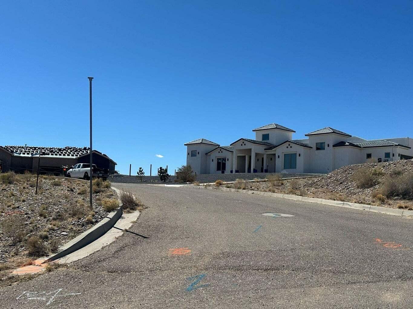 Photo 18 — 5627 Da Vinci Boulevard NE