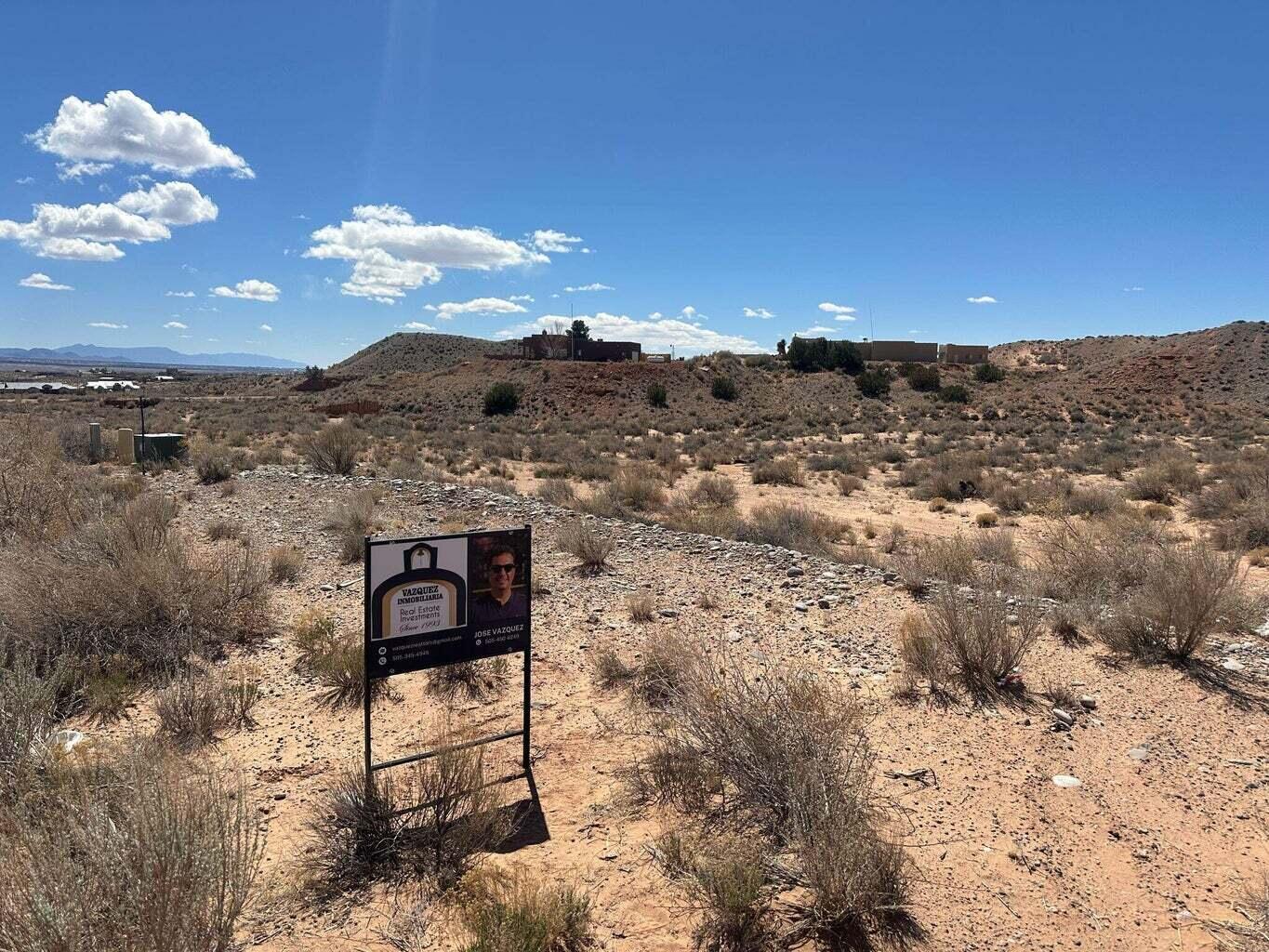 Photo 3 — 5627 Da Vinci Boulevard NE