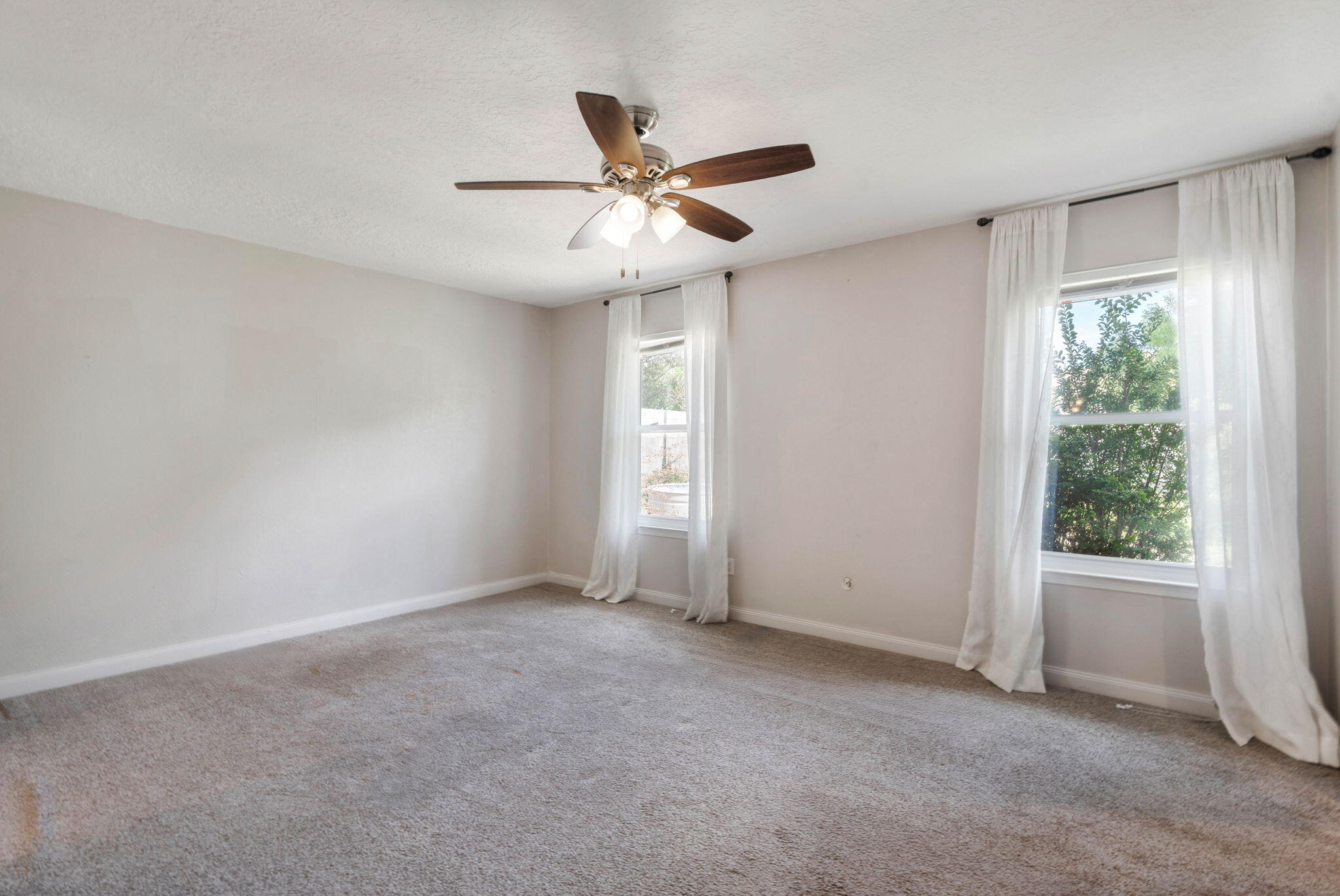 Photo 19 — 9412 Lona Lane NE