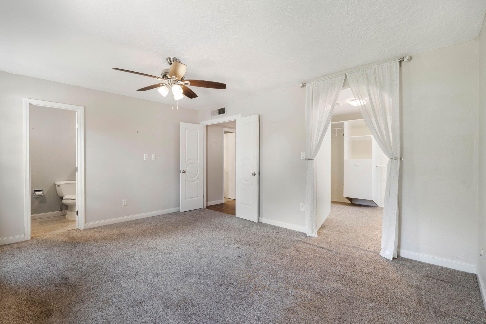 Photo 18 — 9412 Lona Lane NE