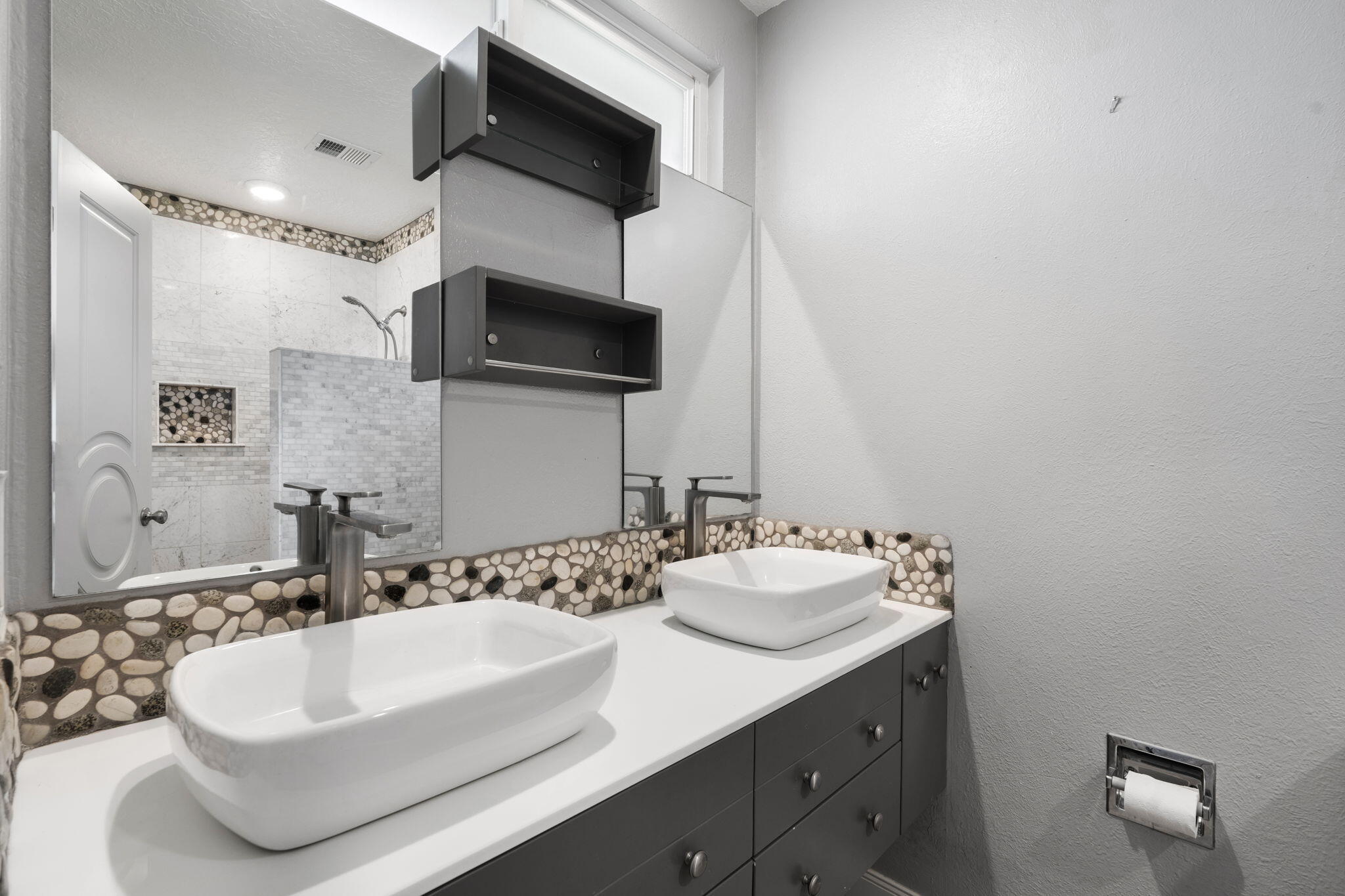 Photo 17 — 9412 Lona Lane NE
