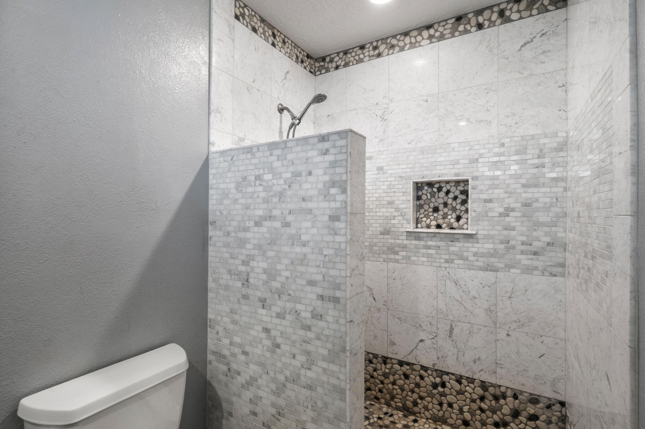 Photo 16 — 9412 Lona Lane NE