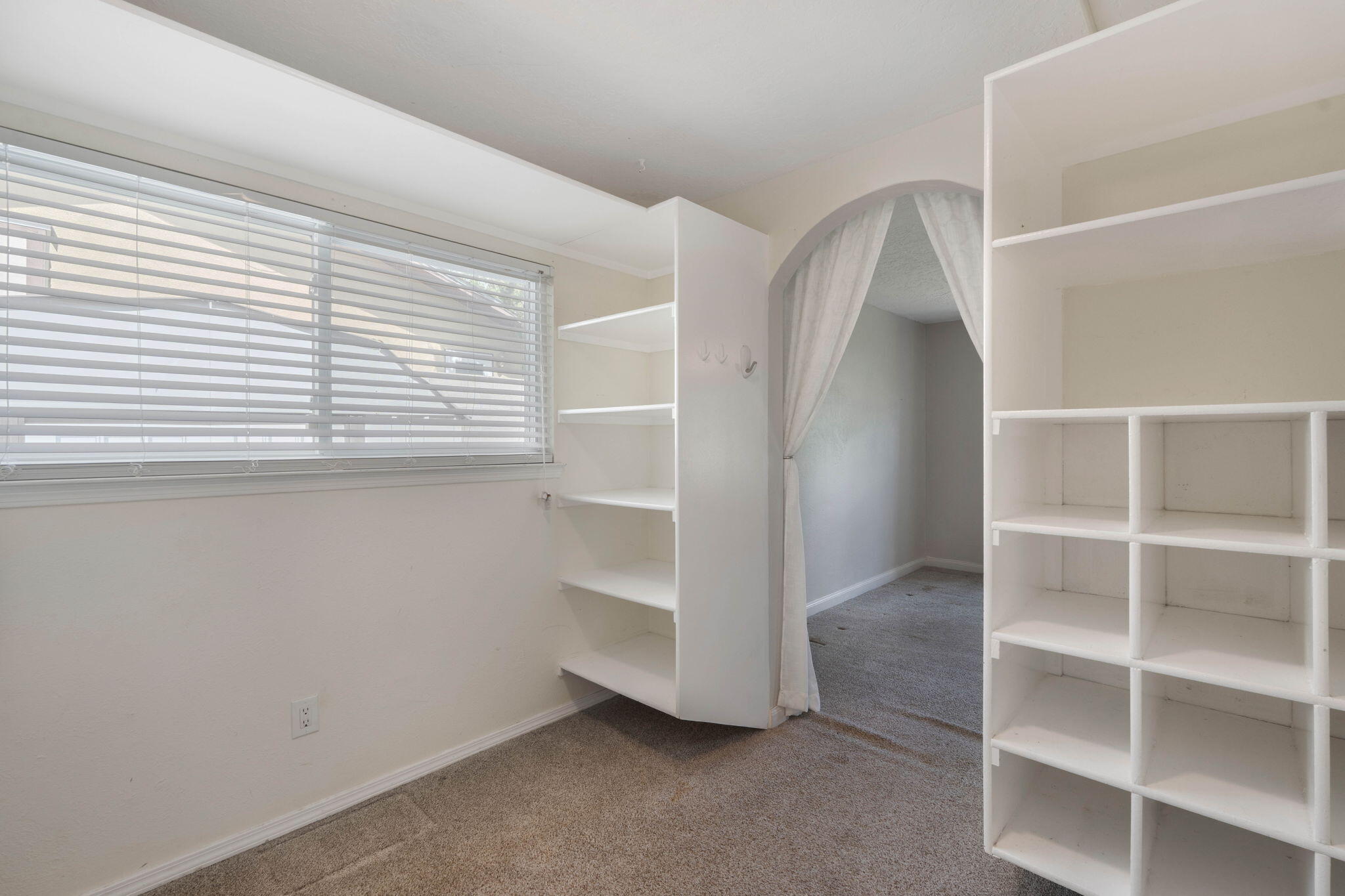 Photo 14 — 9412 Lona Lane NE