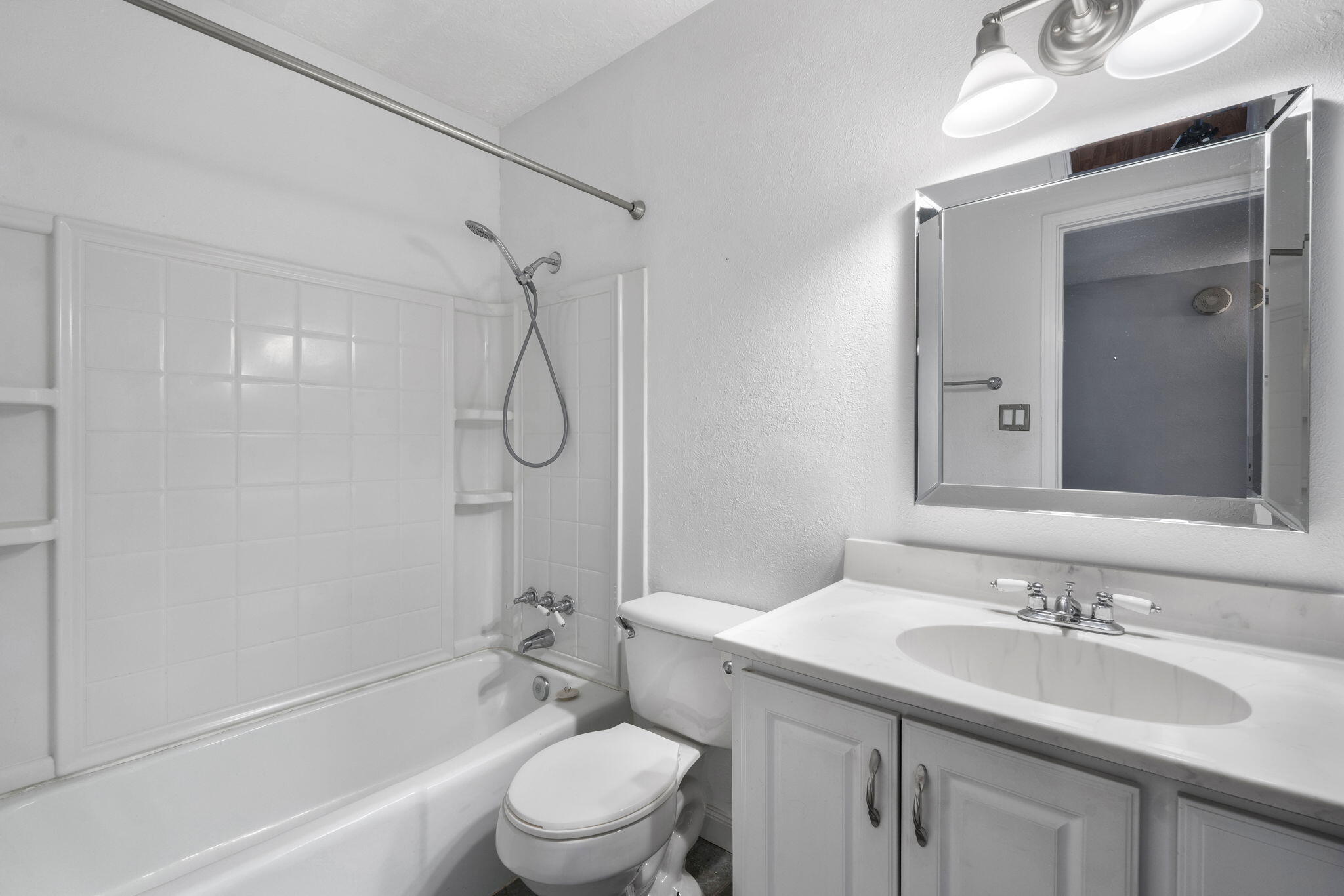 Photo 10 — 9412 Lona Lane NE
