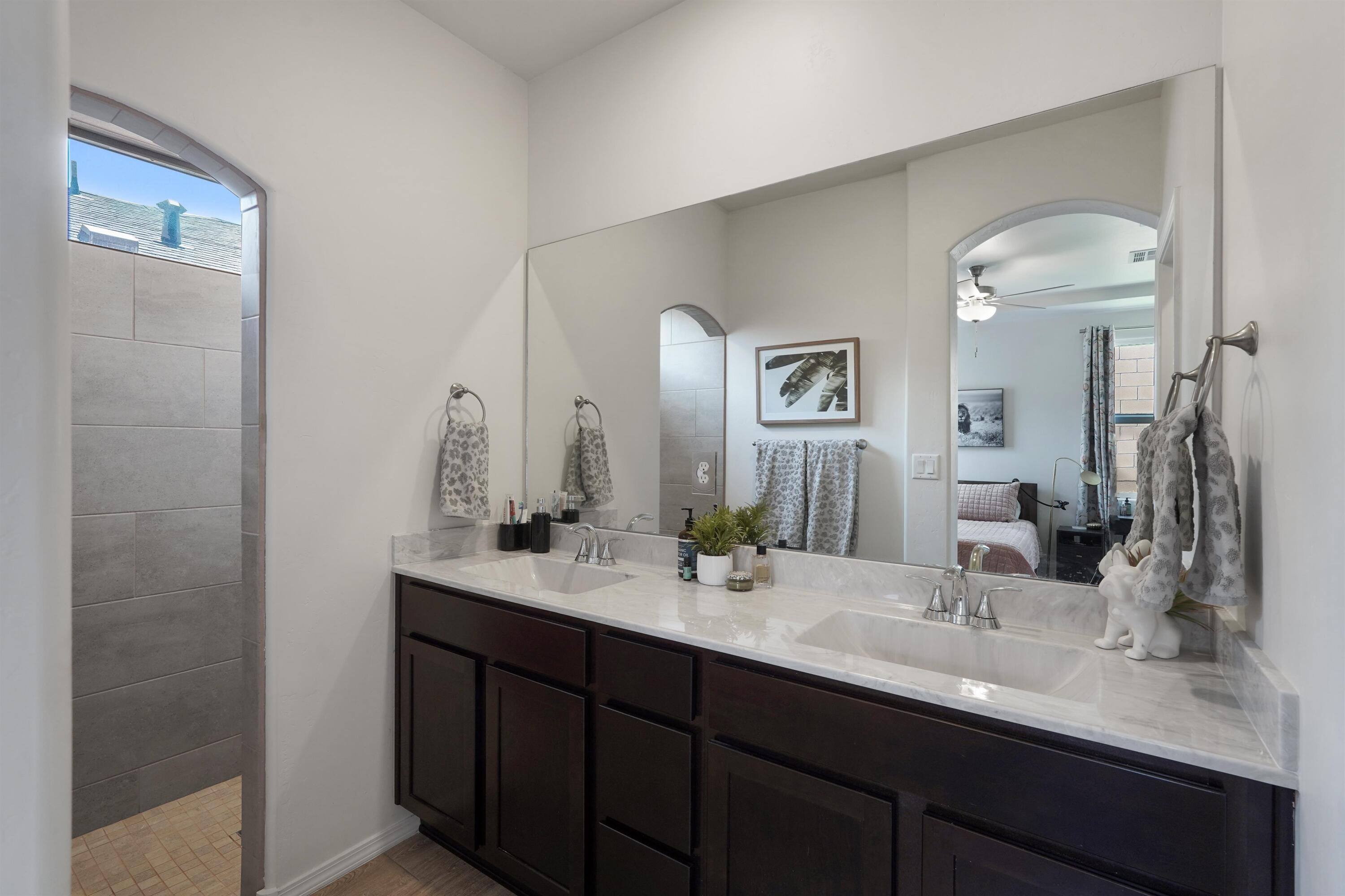 Photo 19 — 2877 Cambridge Avenue NE