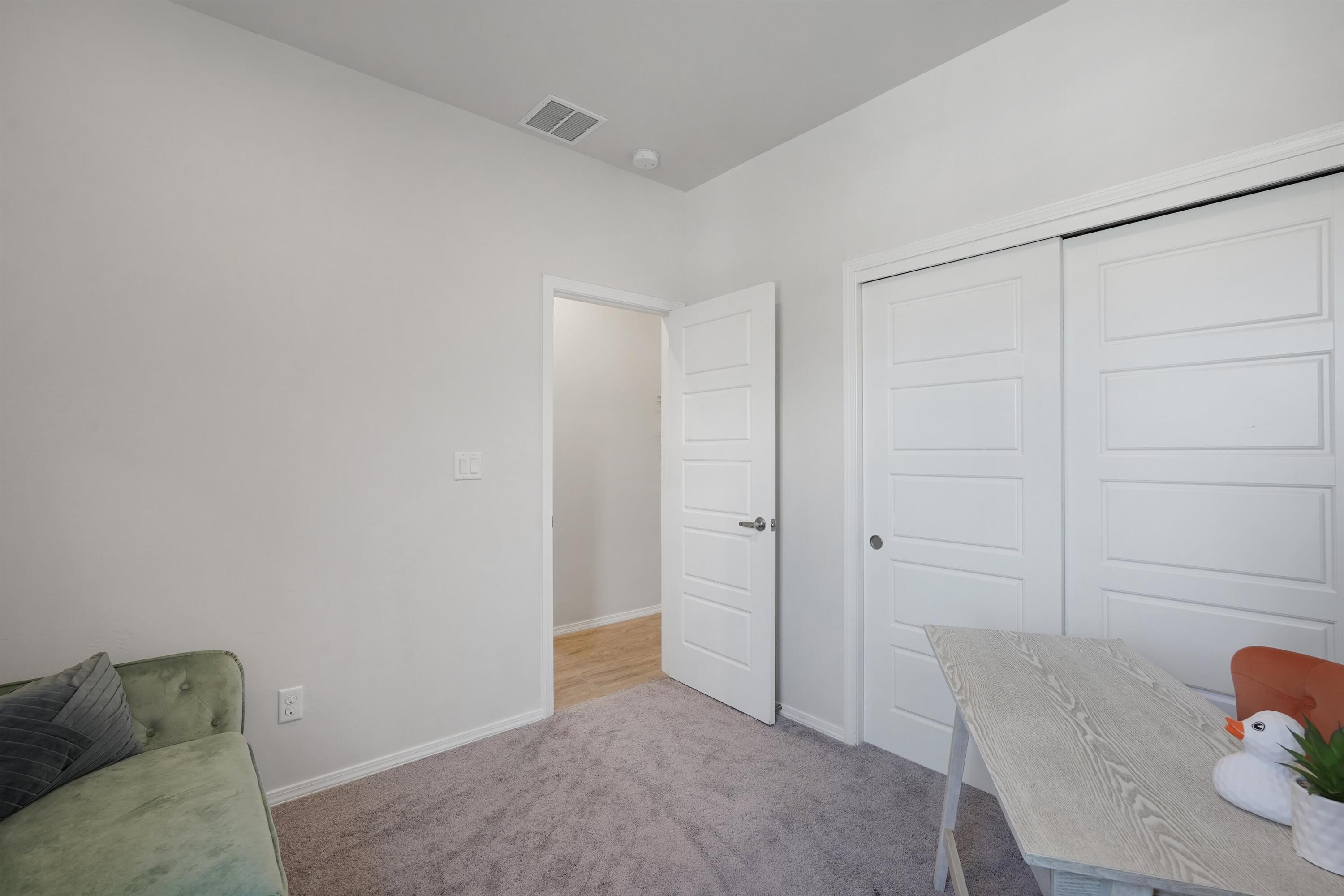 Photo 14 — 2877 Cambridge Avenue NE