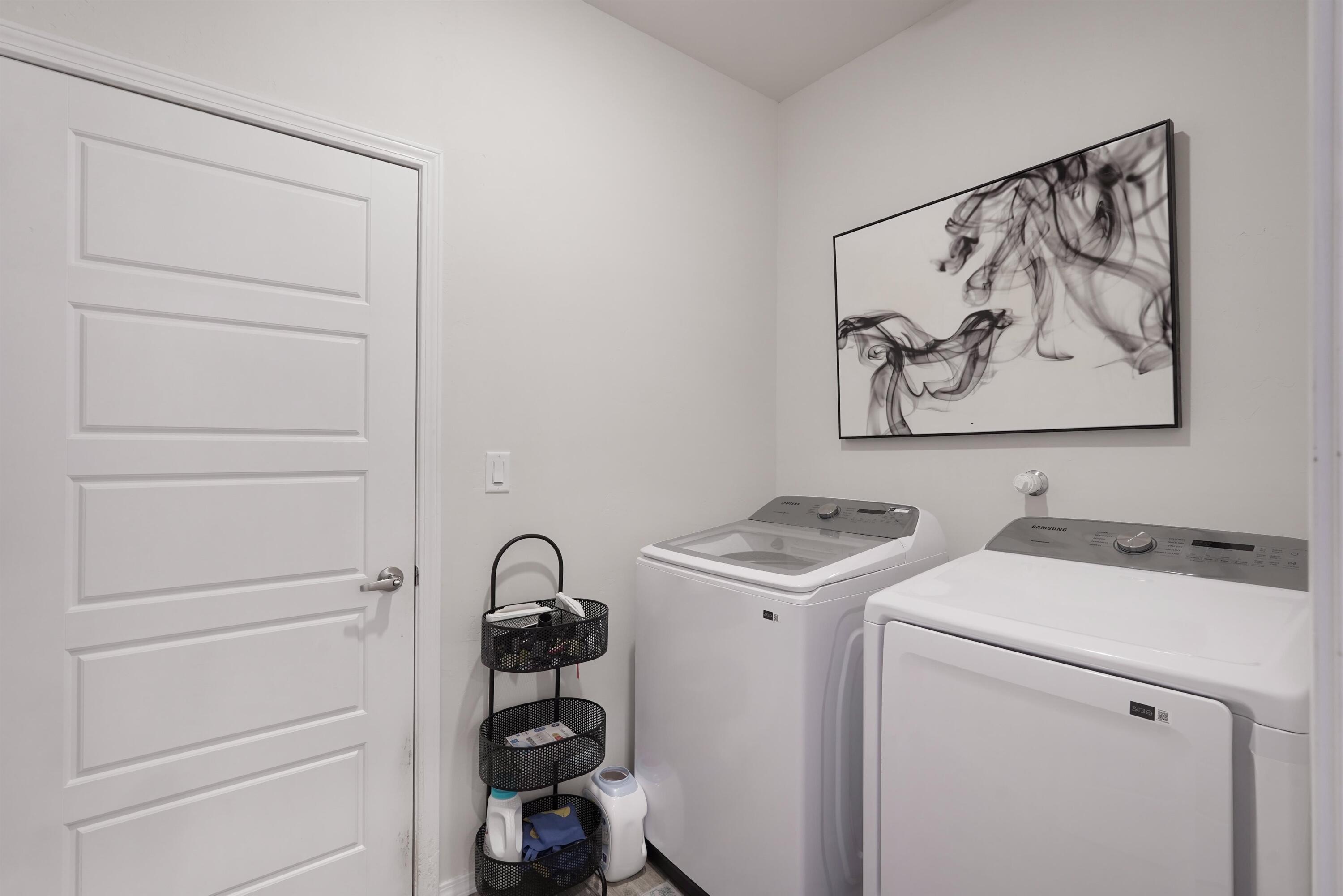 Photo 11 — 2877 Cambridge Avenue NE