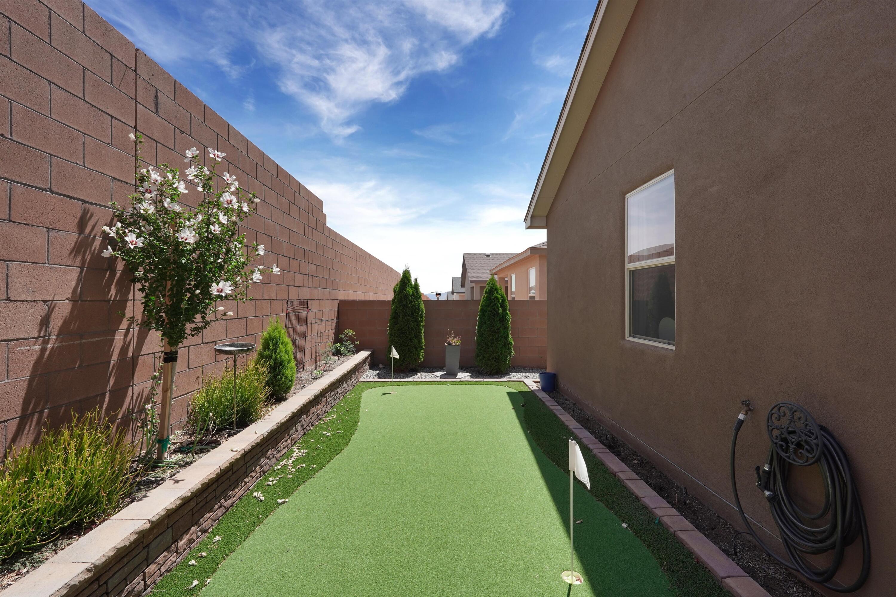 Photo 6 — 2877 Cambridge Avenue NE
