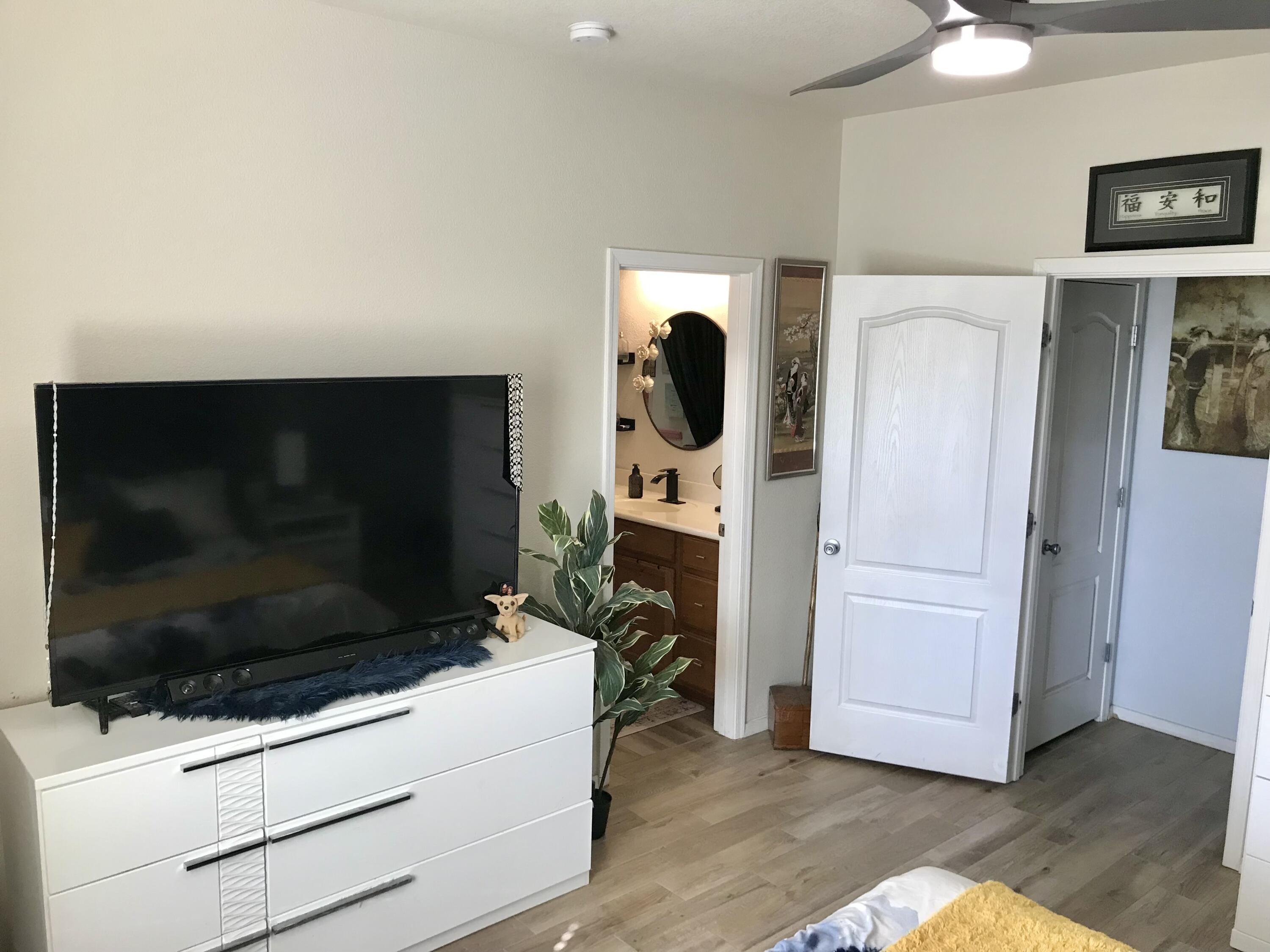 Photo 17 — 10904 Del Carmen Street NW