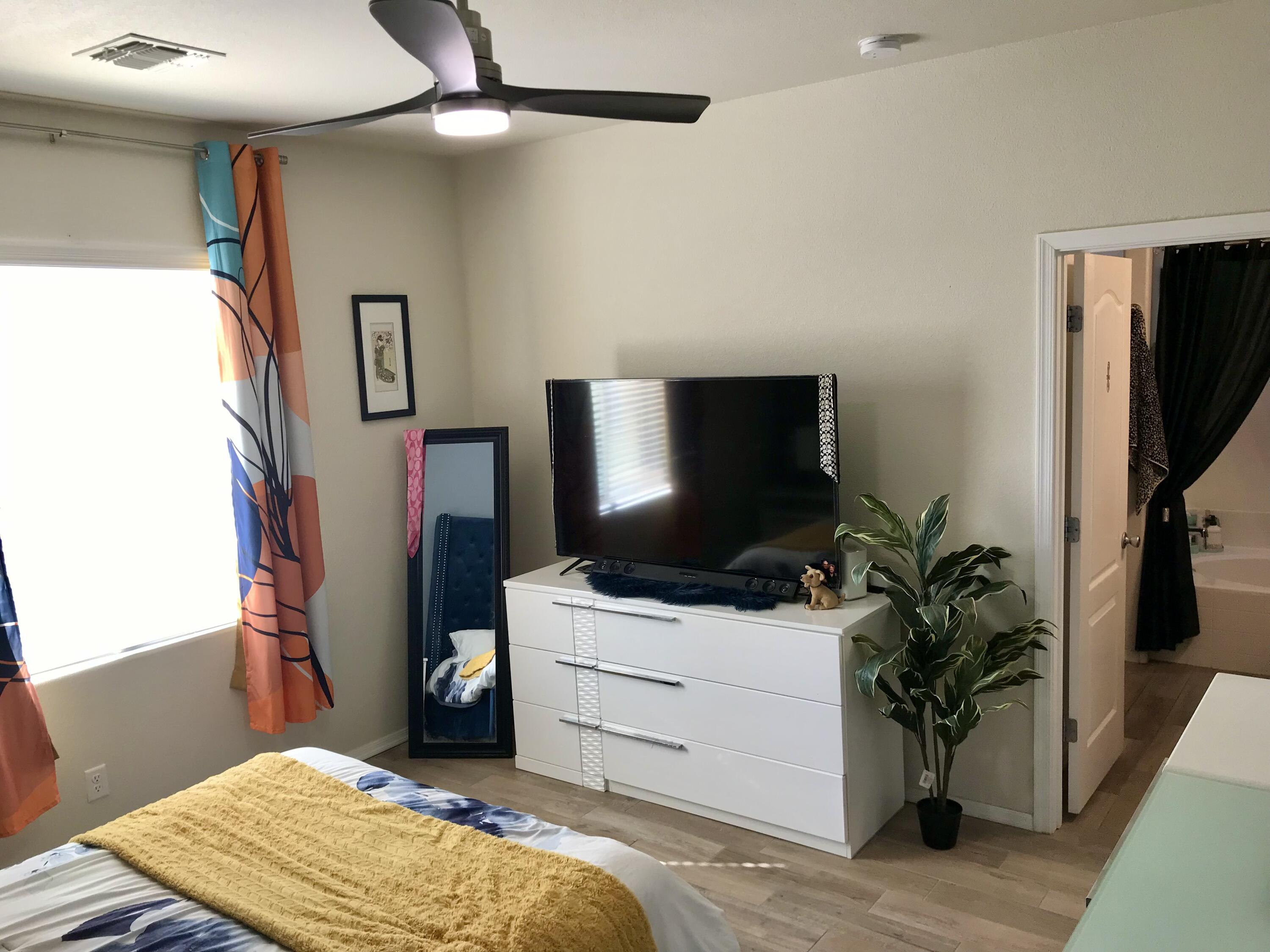 Photo 18 — 10904 Del Carmen Street NW