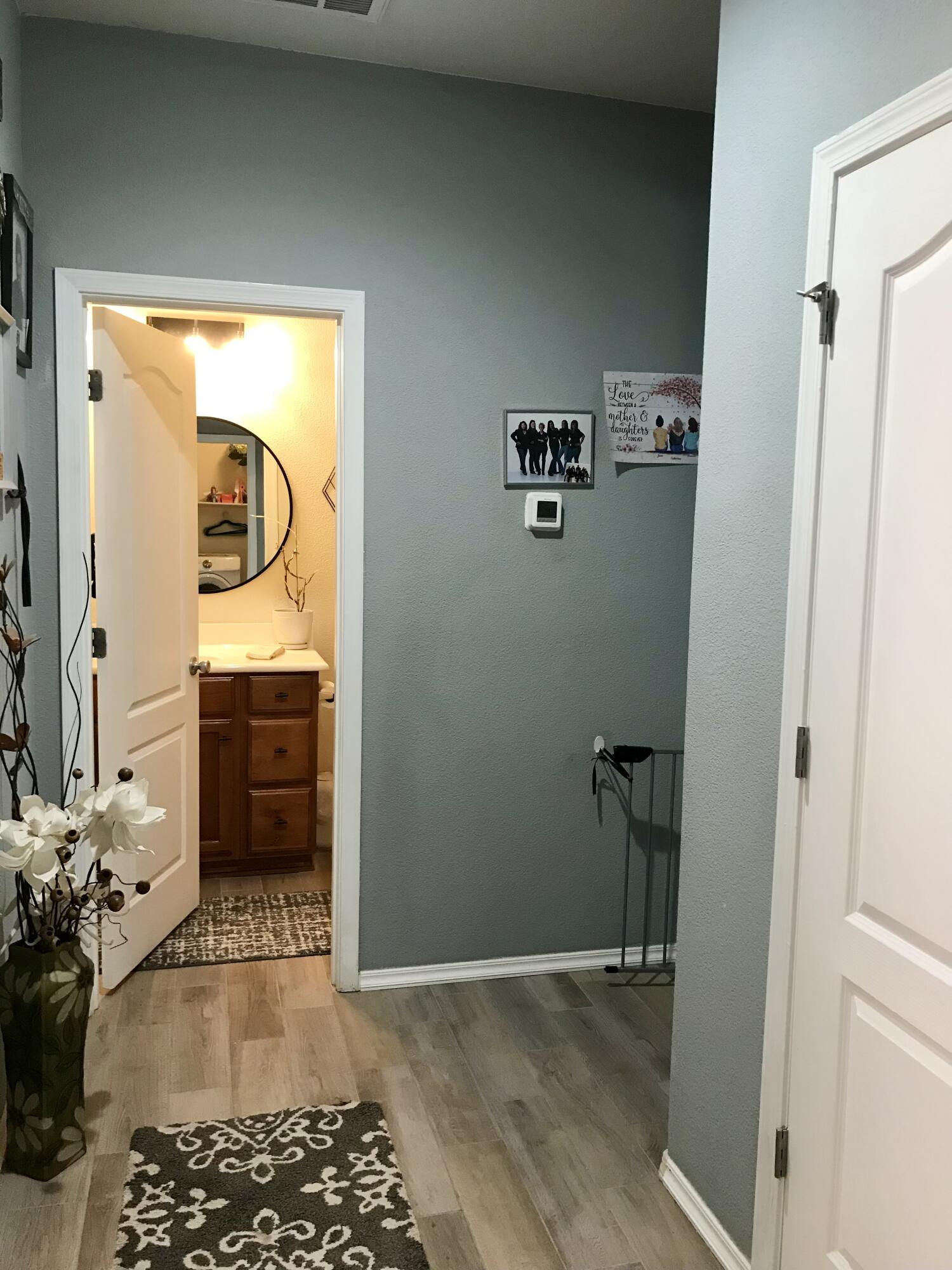 Photo 4 — 10904 Del Carmen Street NW