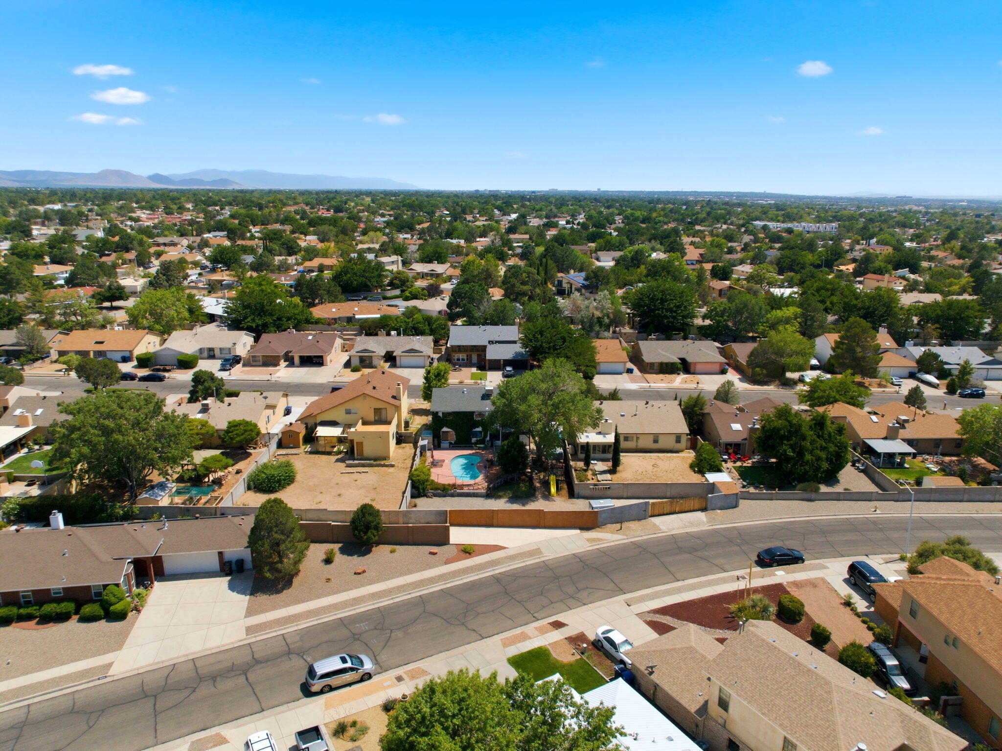 Photo 18 — 6845 Vivian Drive NE