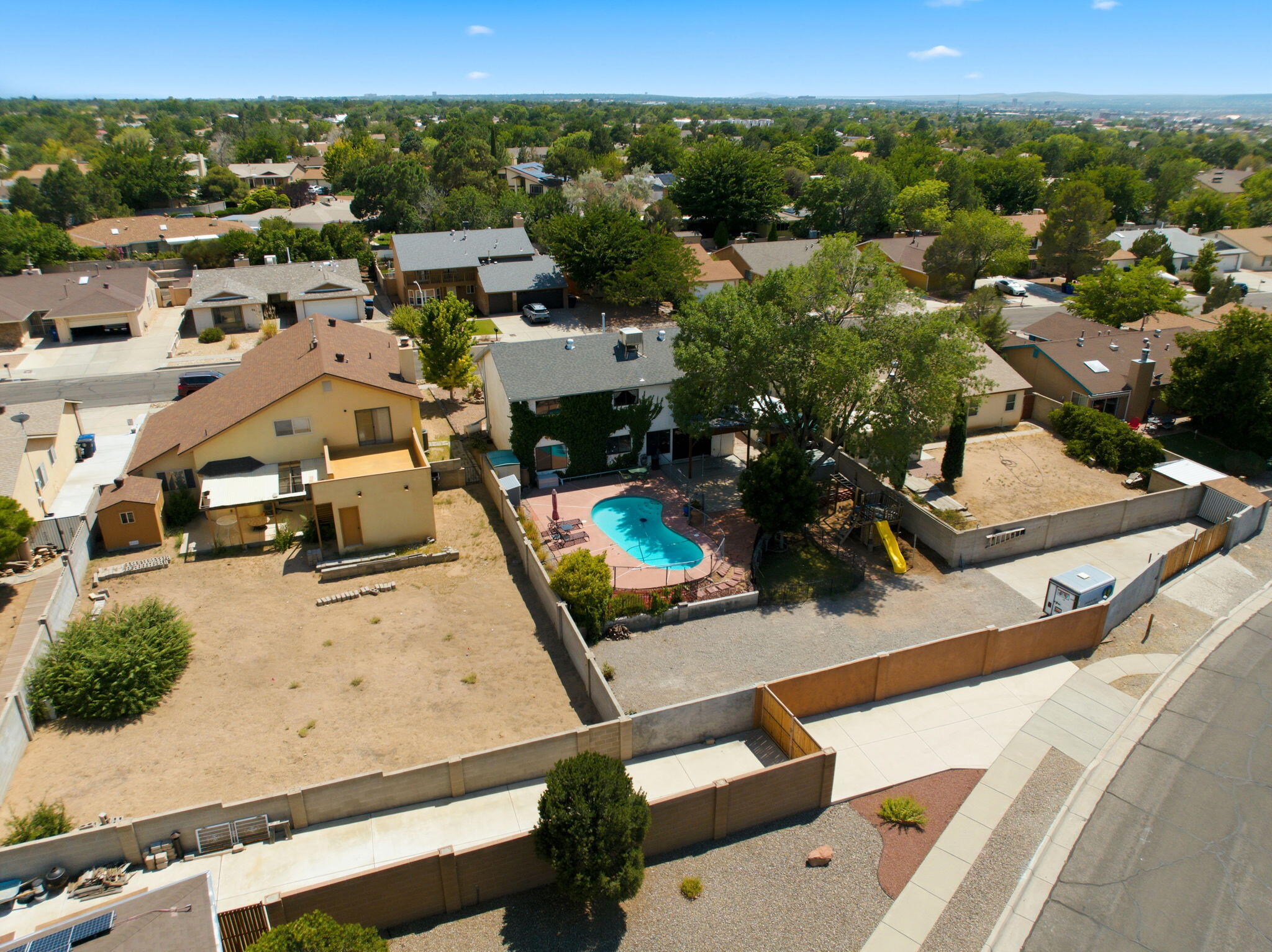 Photo 17 — 6845 Vivian Drive NE