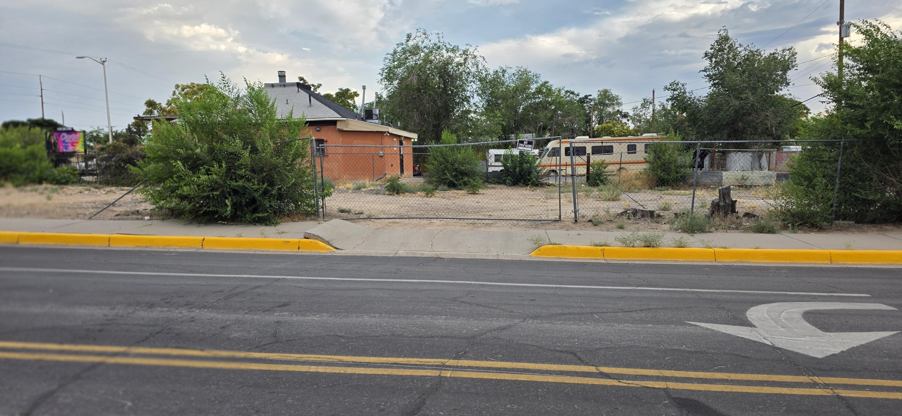 Photo 3 — 903 Broadway Boulevard SE