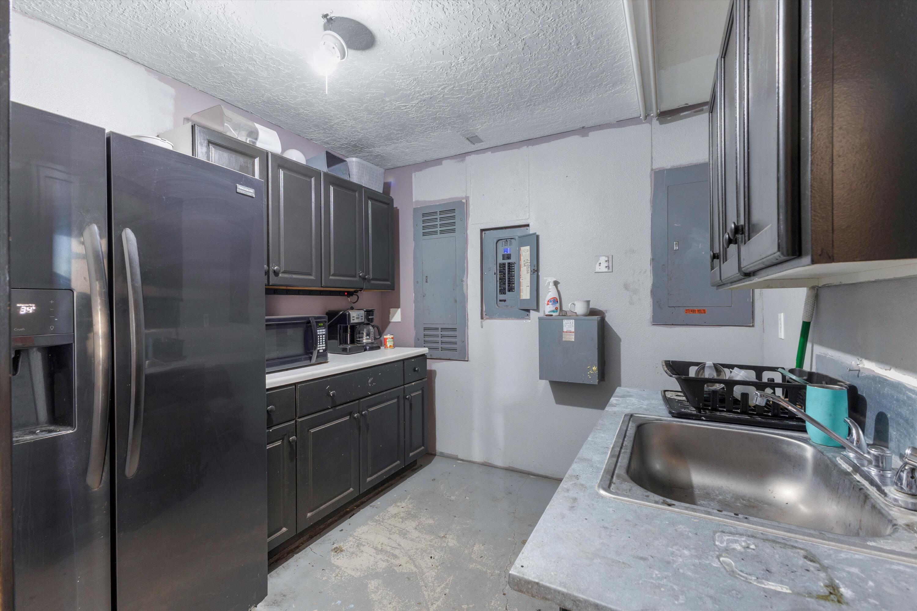 Photo 11 — 616 Coso Avenue SE