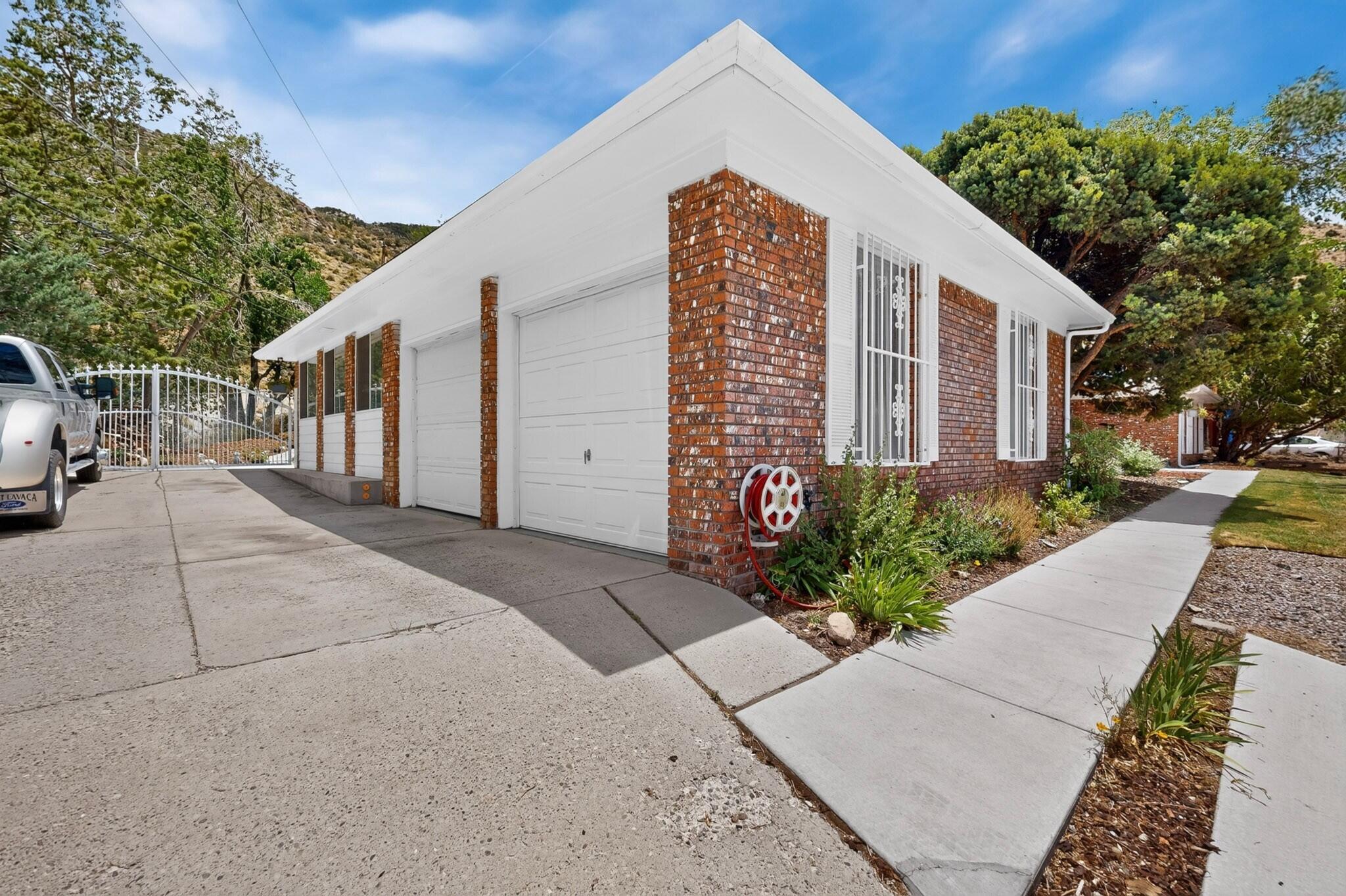 Photo 3 — 4600 Sunset Canyon Place NE
