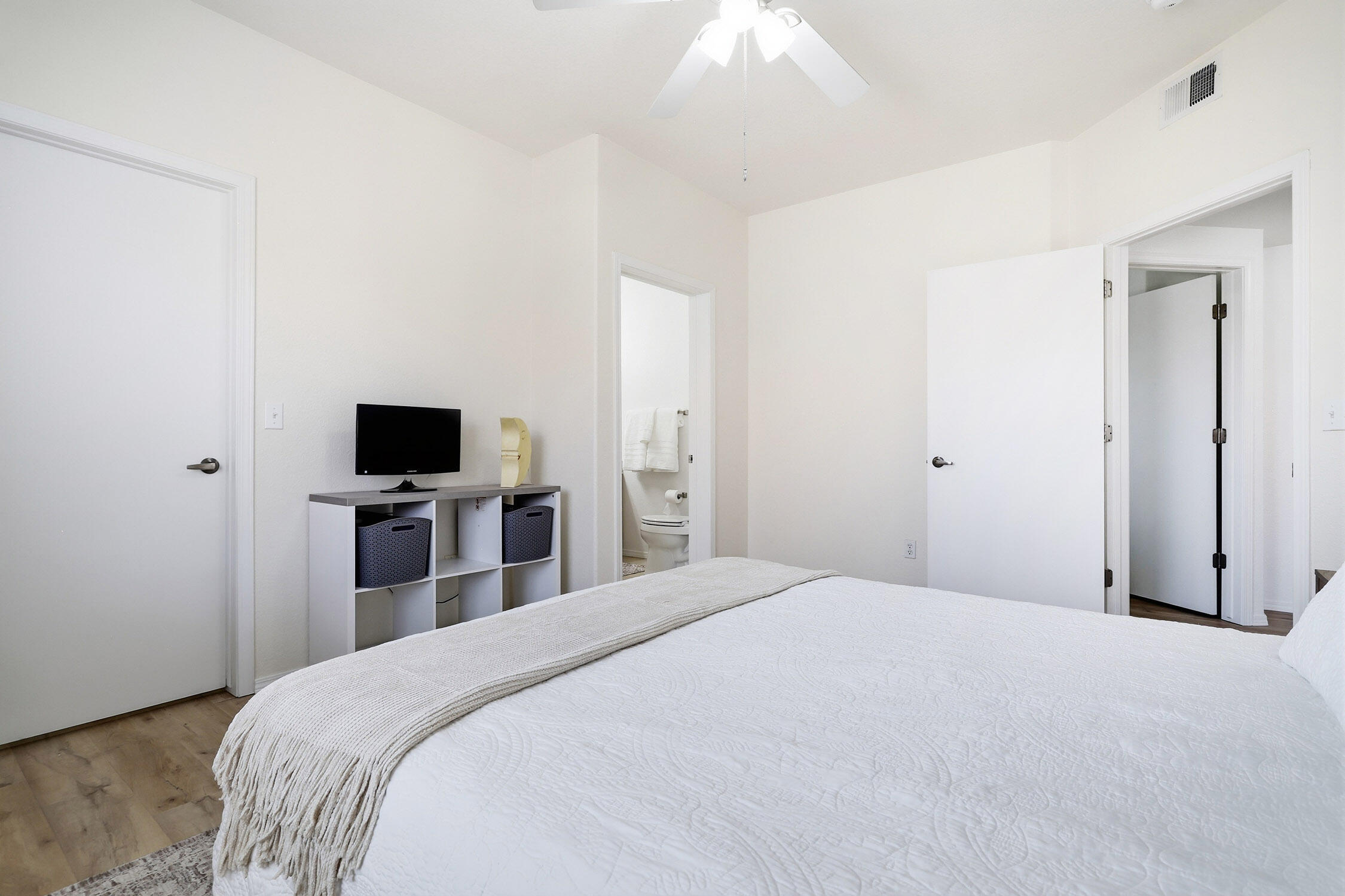 Photo 14 — 6800 Vista Del Norte Drive NE 427