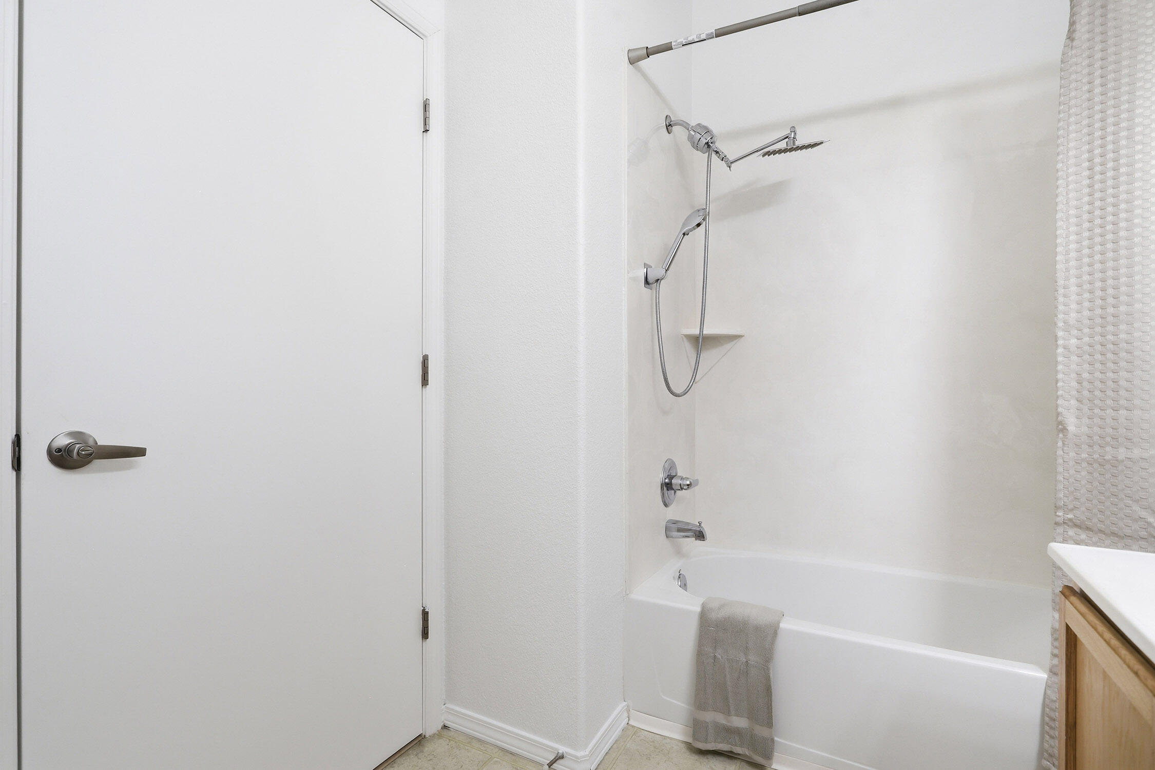 Photo 6 — 6800 Vista Del Norte Drive NE 427