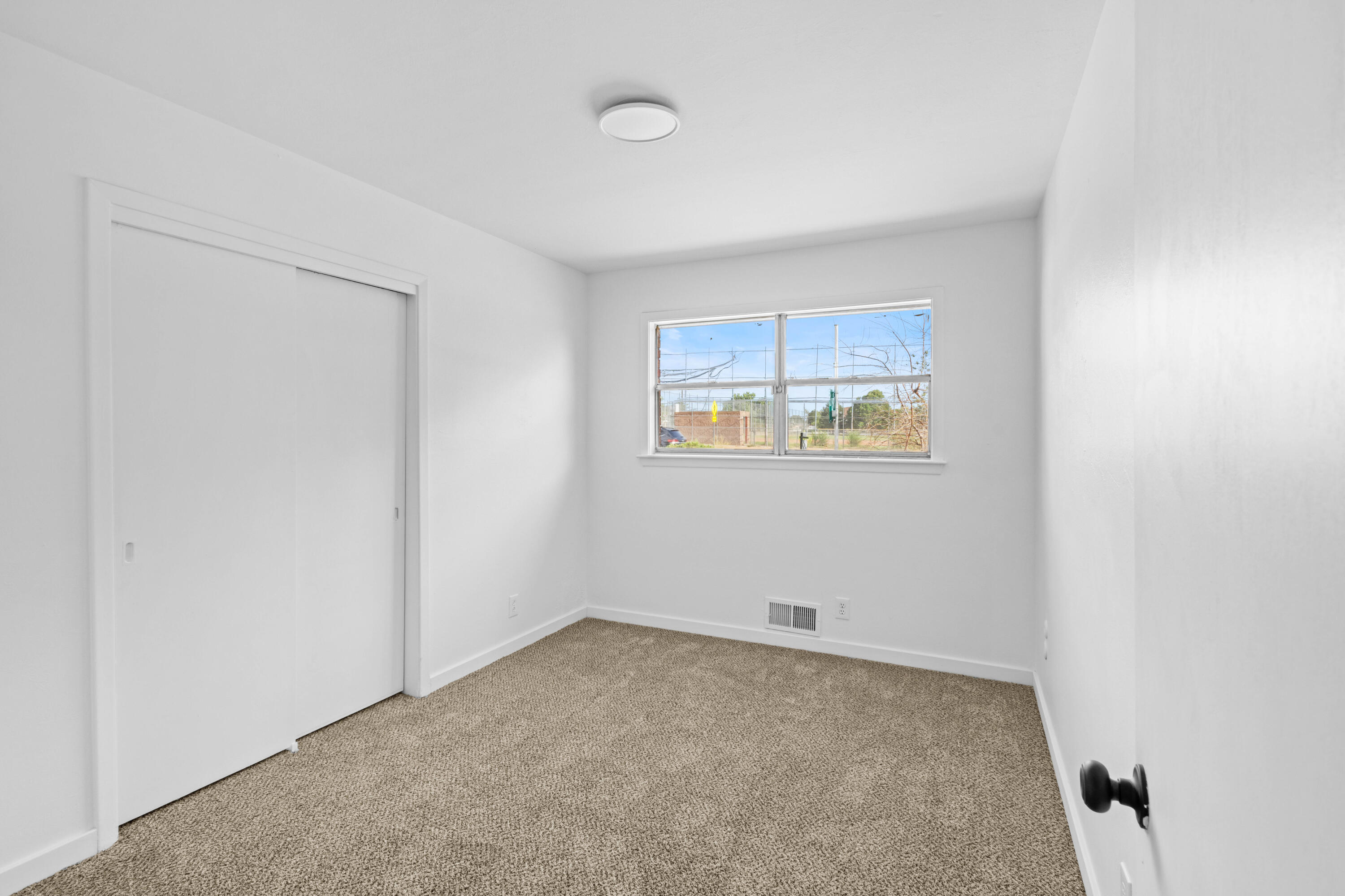 Photo 15 — 4721 Comanche Road NE