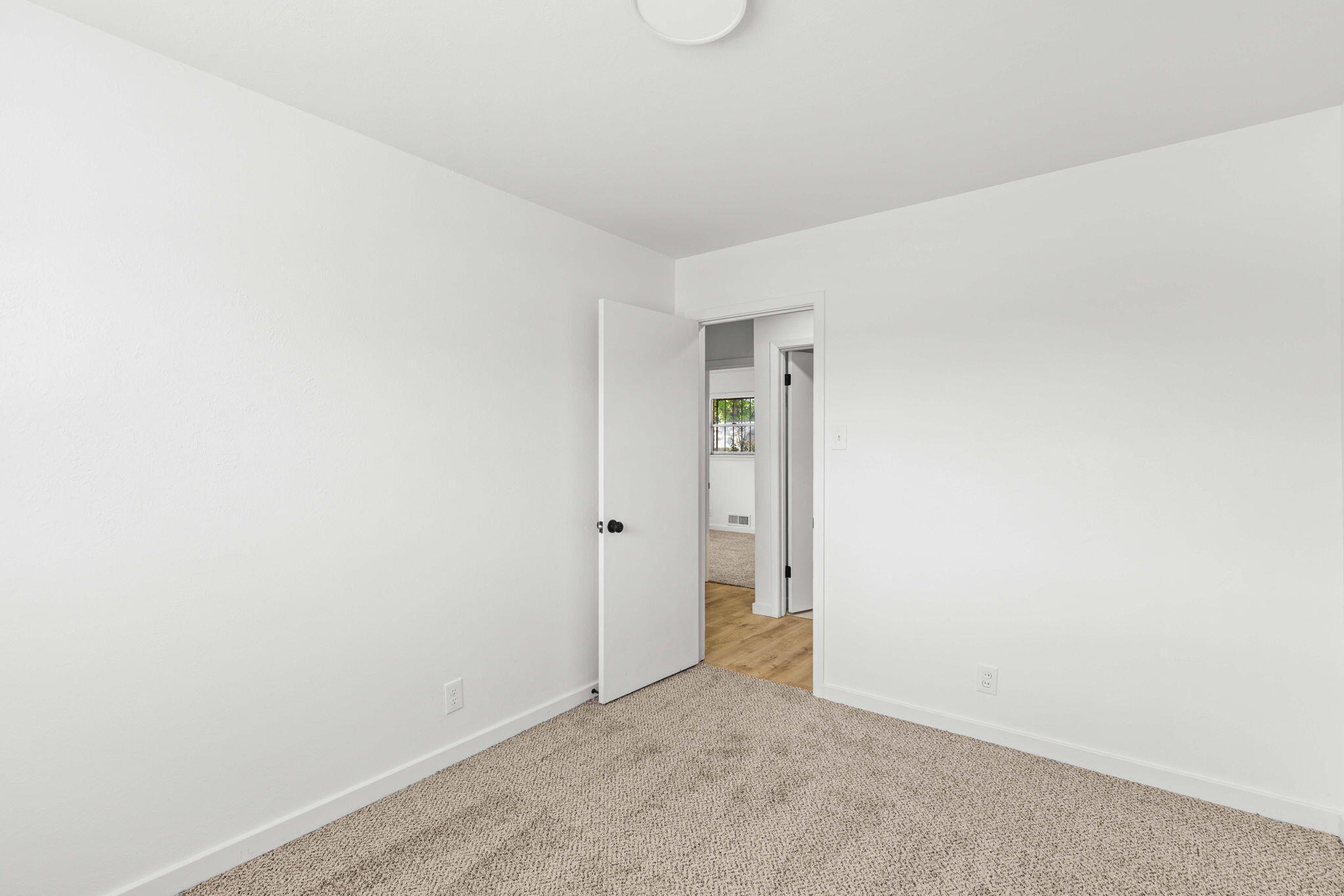 Photo 13 — 4721 Comanche Road NE