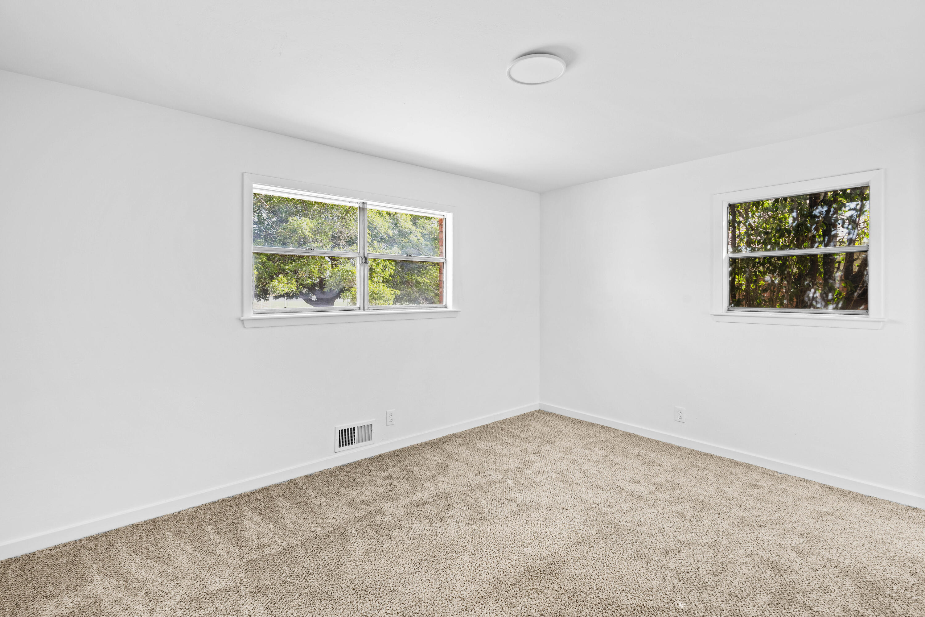Photo 12 — 4721 Comanche Road NE