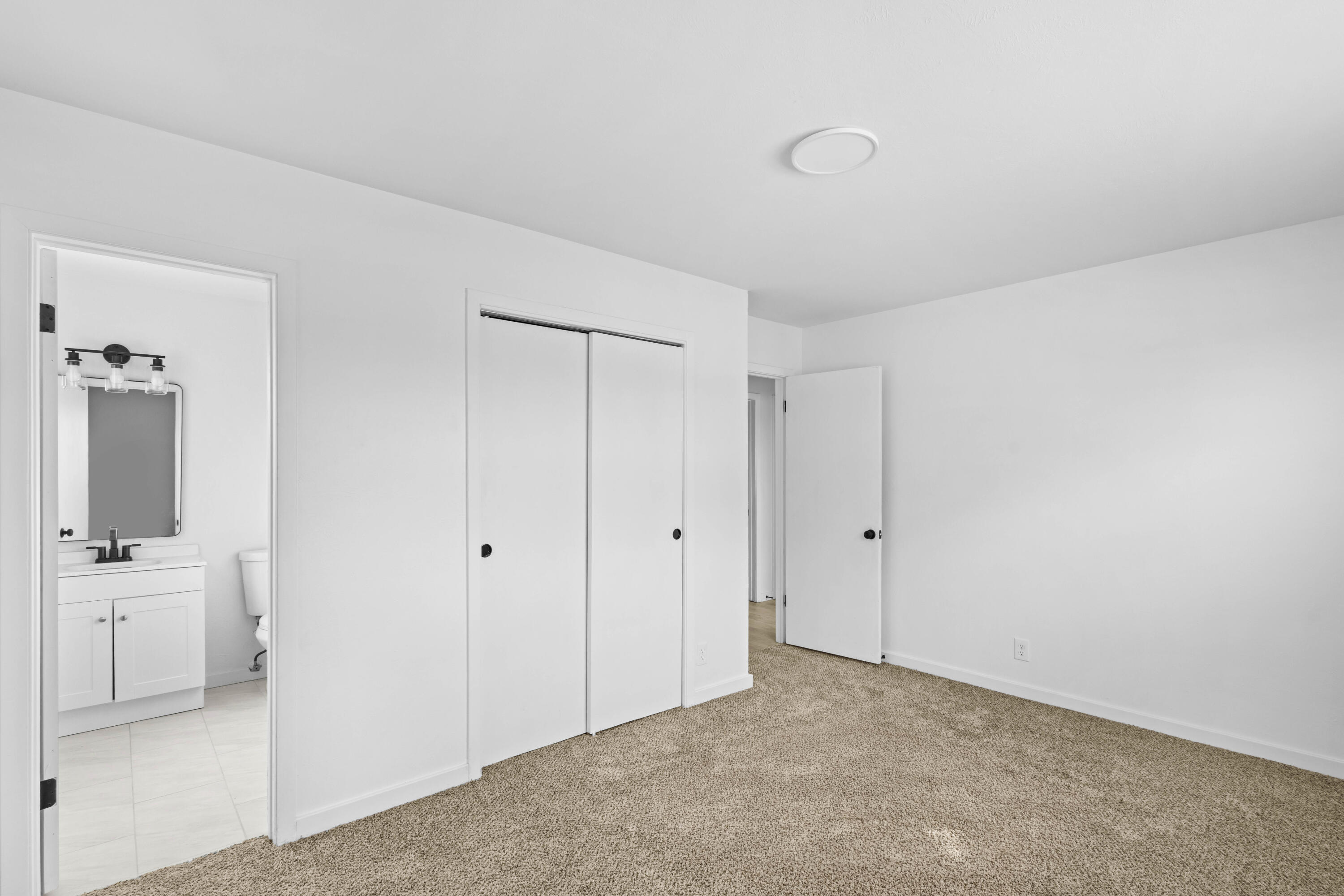 Photo 11 — 4721 Comanche Road NE