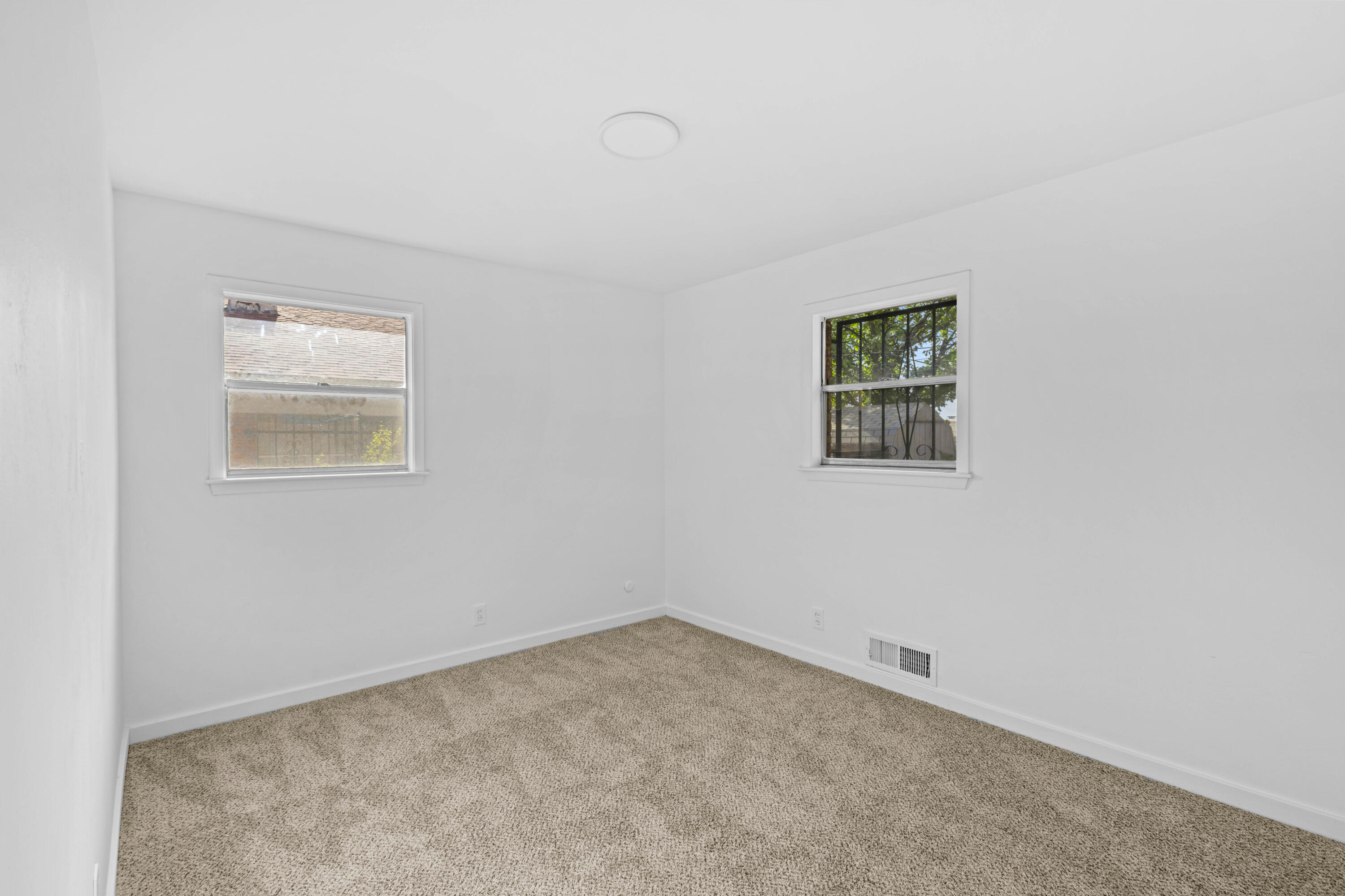 Photo 10 — 4721 Comanche Road NE