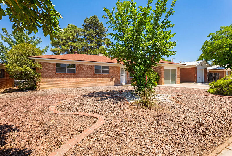 Photo 4 — 4721 Comanche Road NE