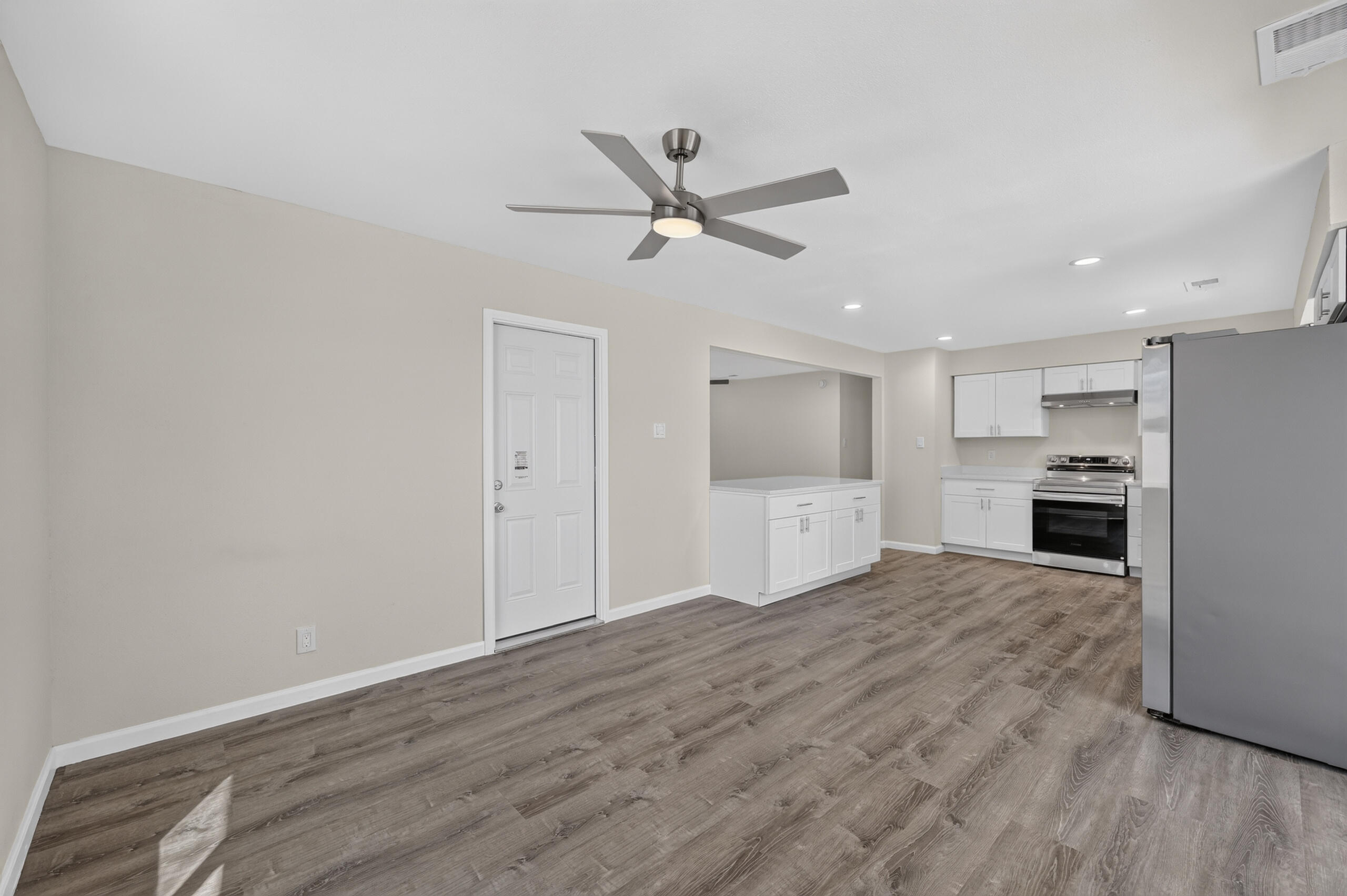 Photo 5 — 102 2nd Street SE