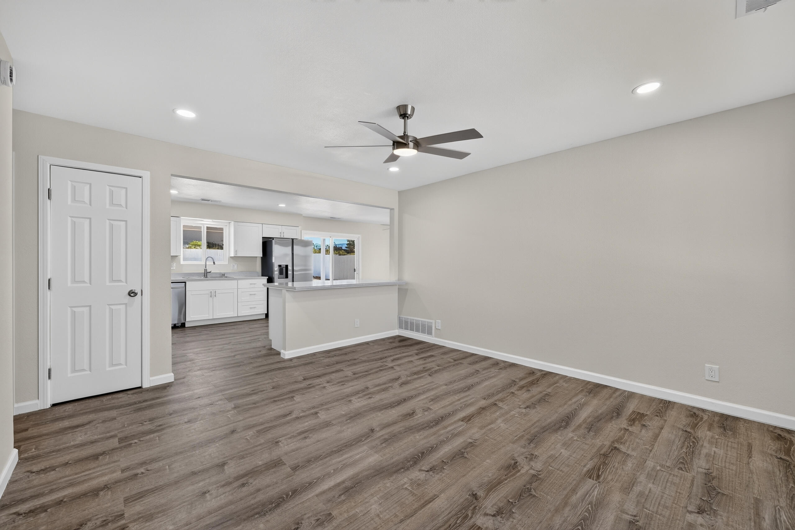 Photo 7 — 102 2nd Street SE