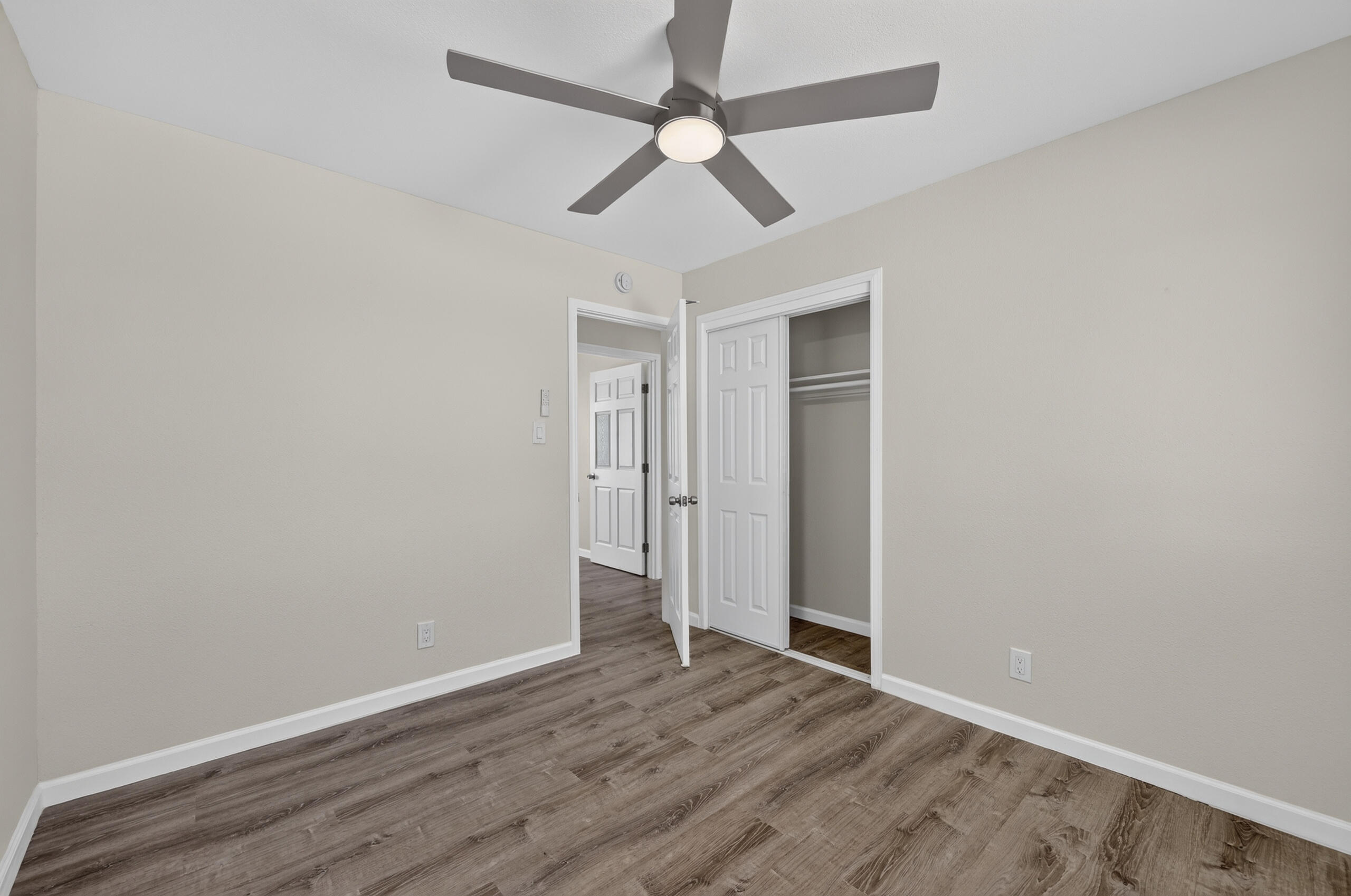 Photo 16 — 102 2nd Street SE