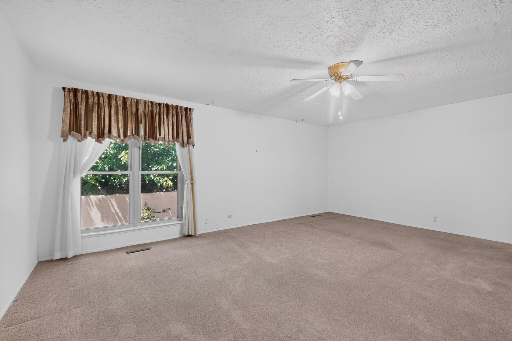 Photo 16 — 6100 Rio Hondo Drive NE
