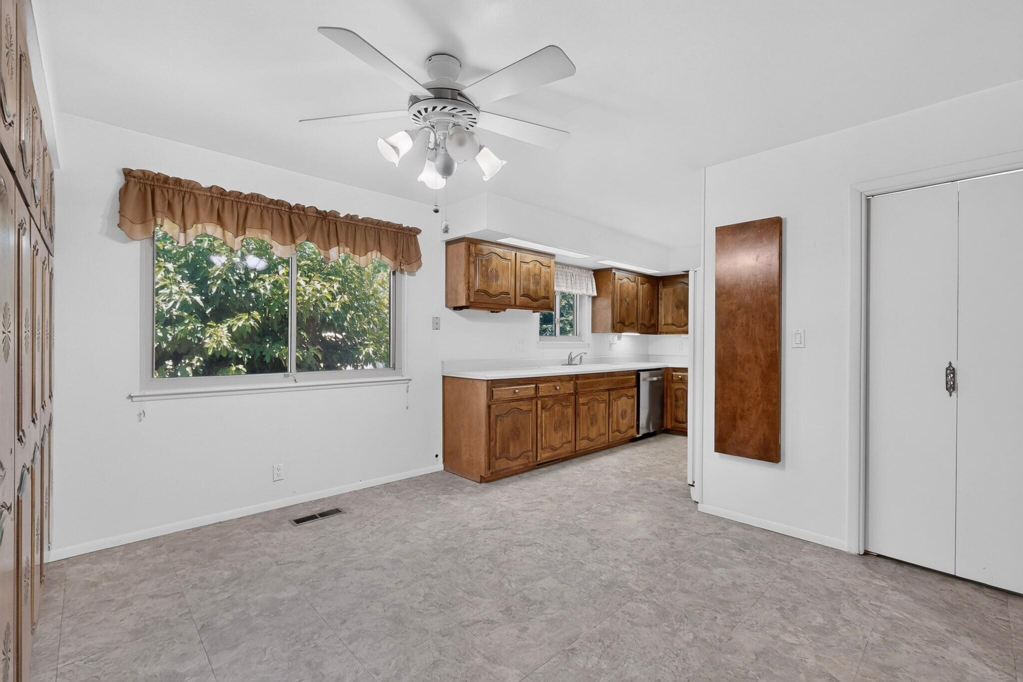Photo 8 — 6100 Rio Hondo Drive NE