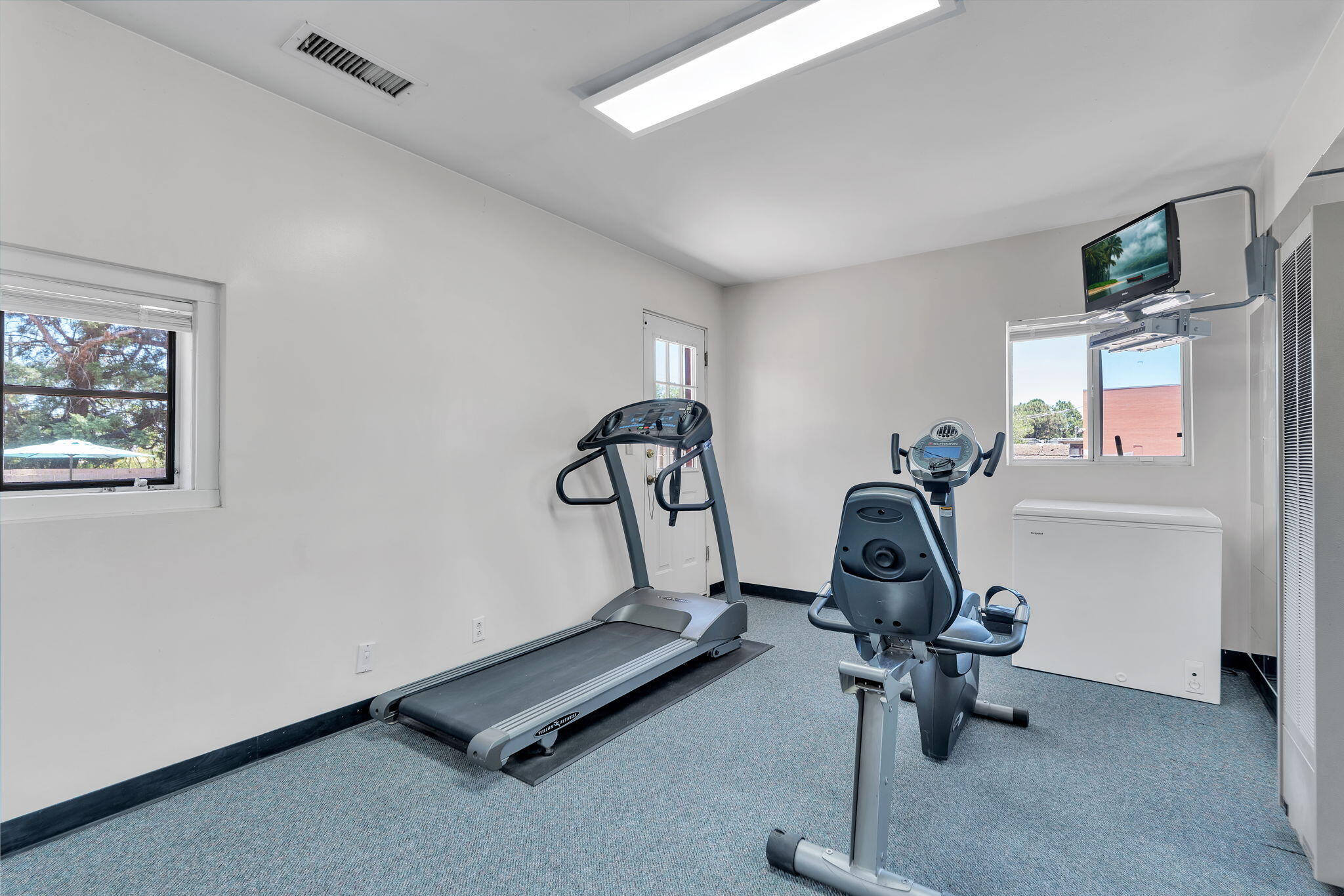 Photo 17 — 5909 Woodford Drive NE