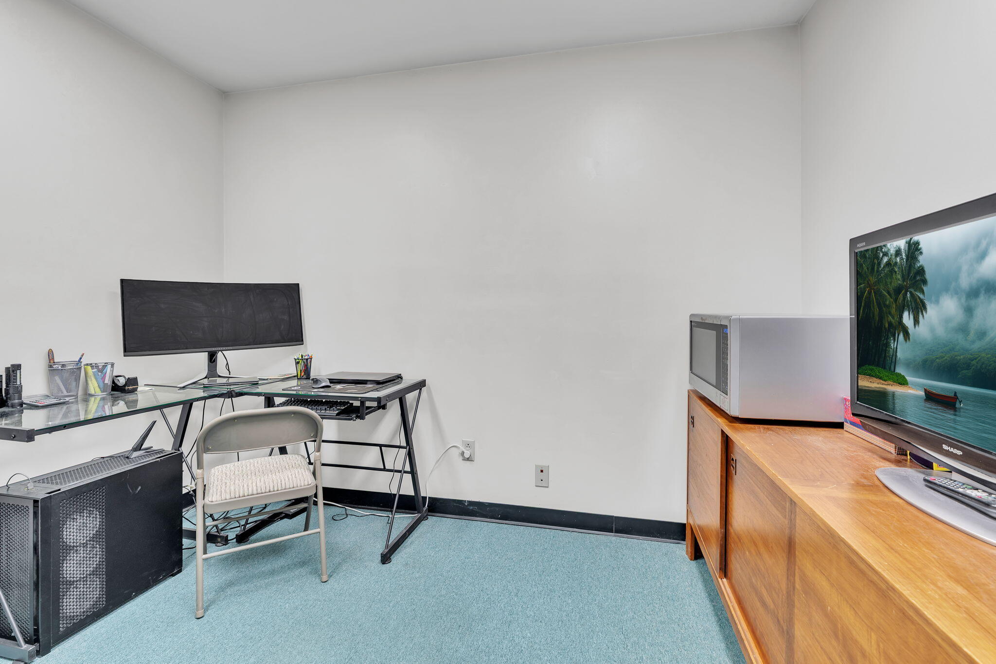 Photo 12 — 5909 Woodford Drive NE