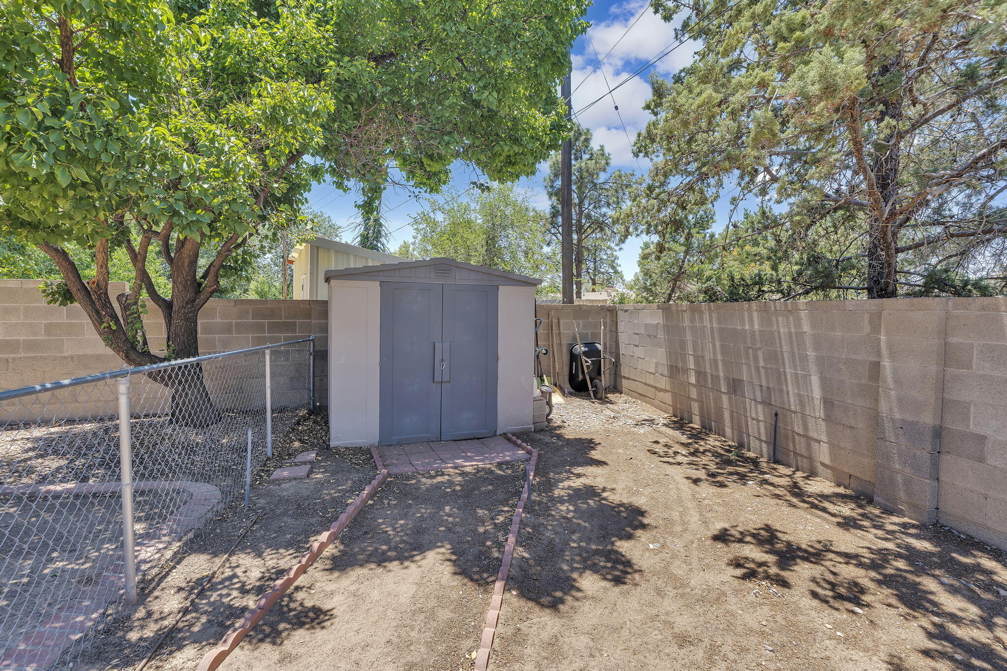 Photo 5 — 5909 Woodford Drive NE