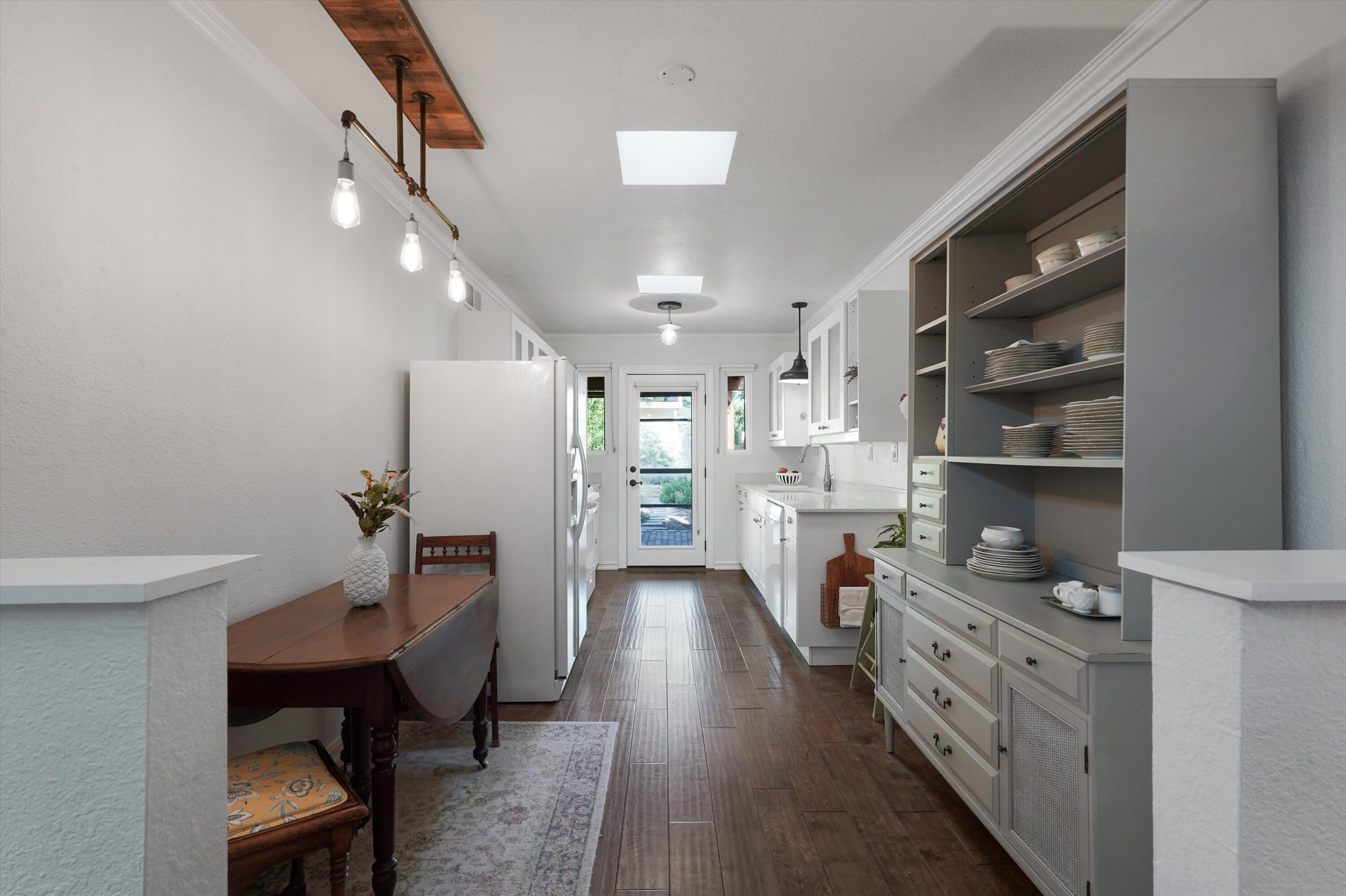 Photo 11 — 5227 Saratoga Drive NW