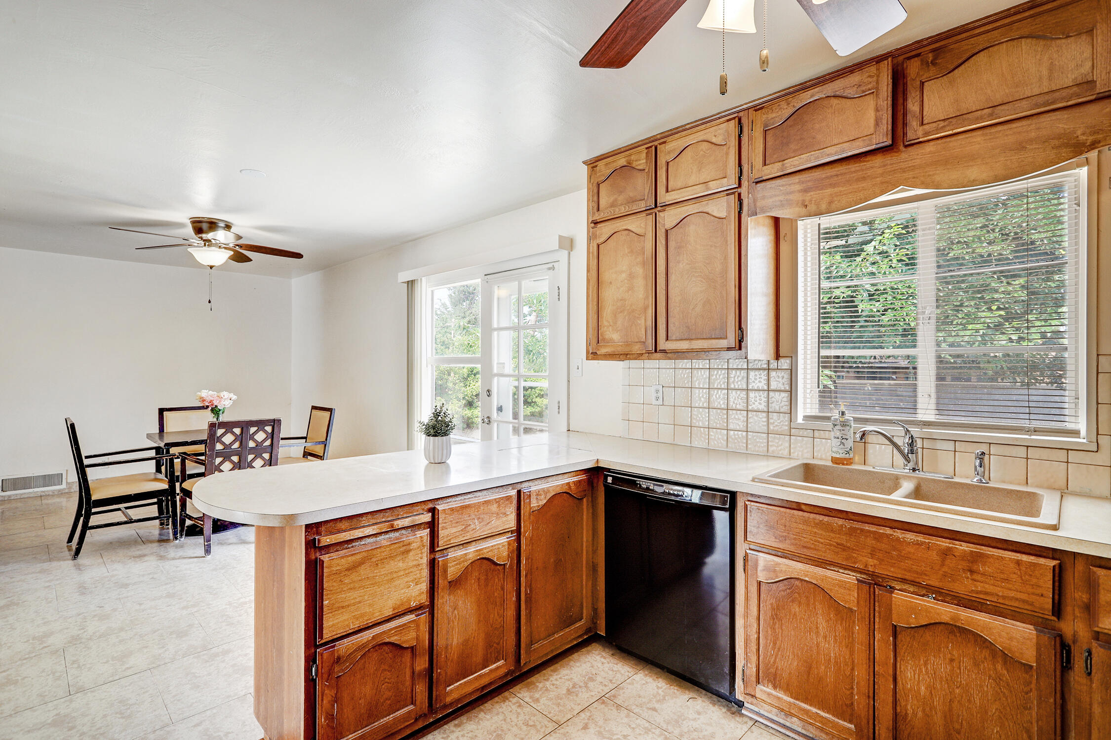 Photo 2 — 1317 Parsifal Street NE