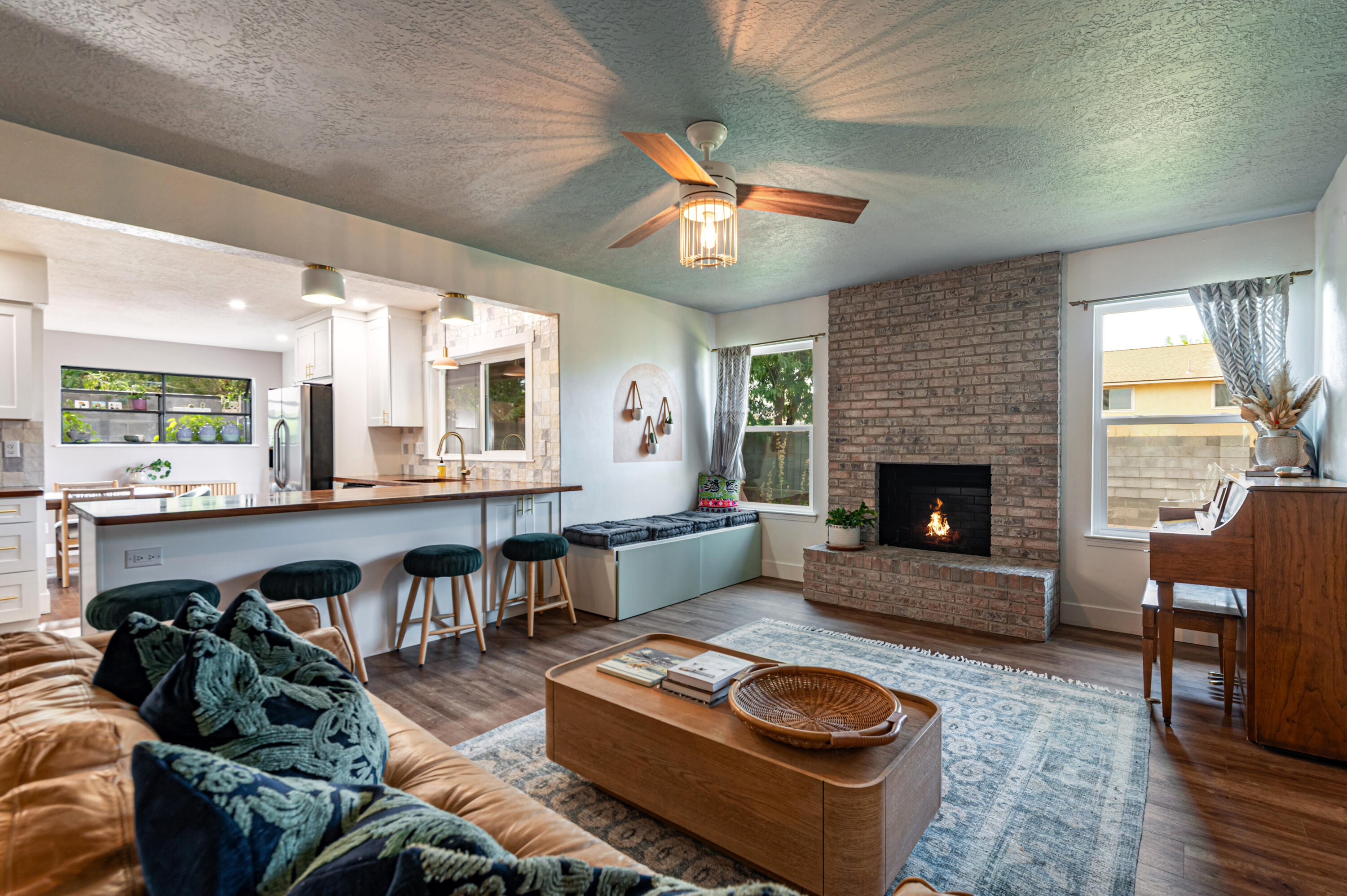 Photo 2 — 9600 Lona Lane NE