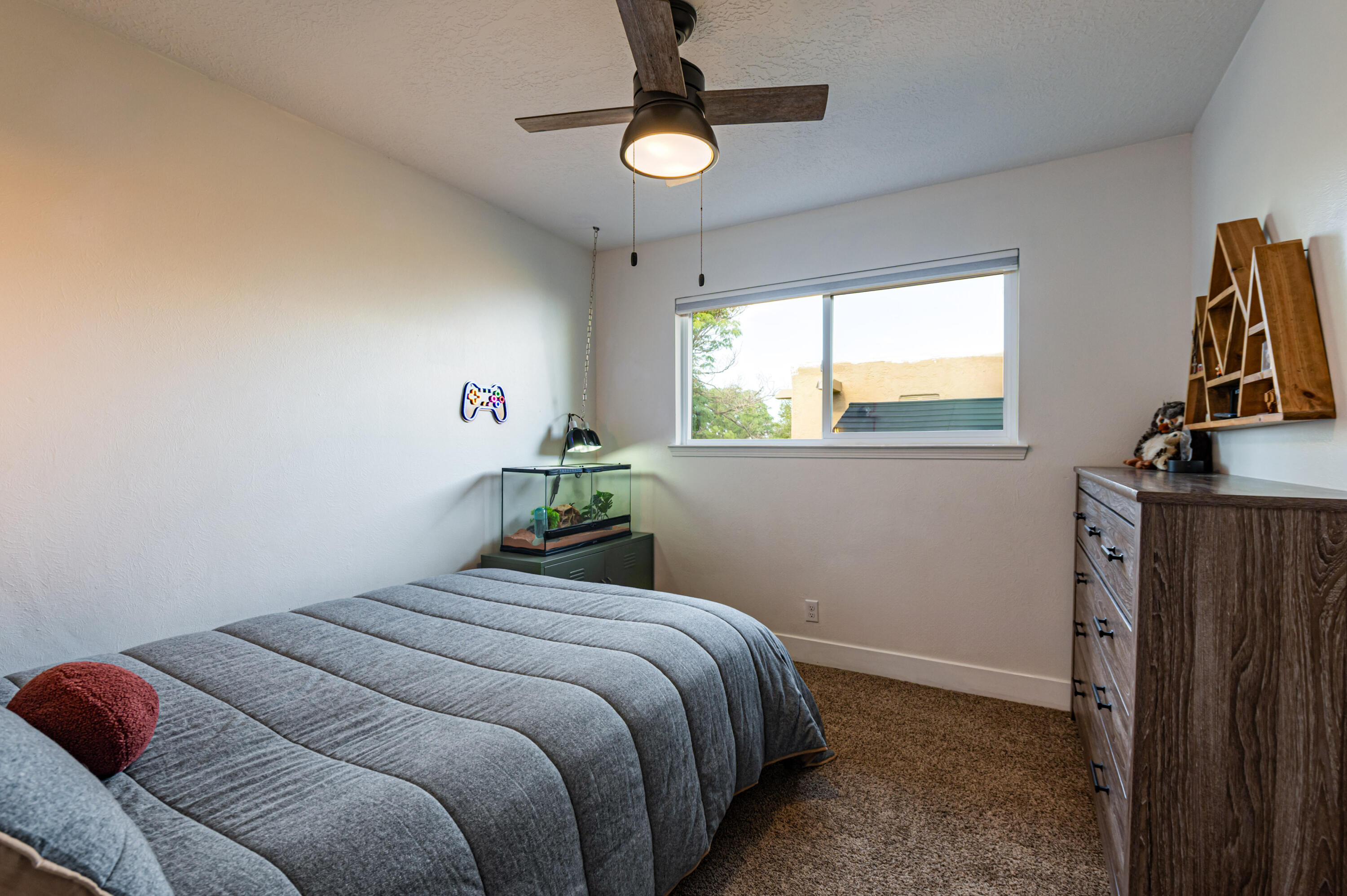 Photo 8 — 9600 Lona Lane NE