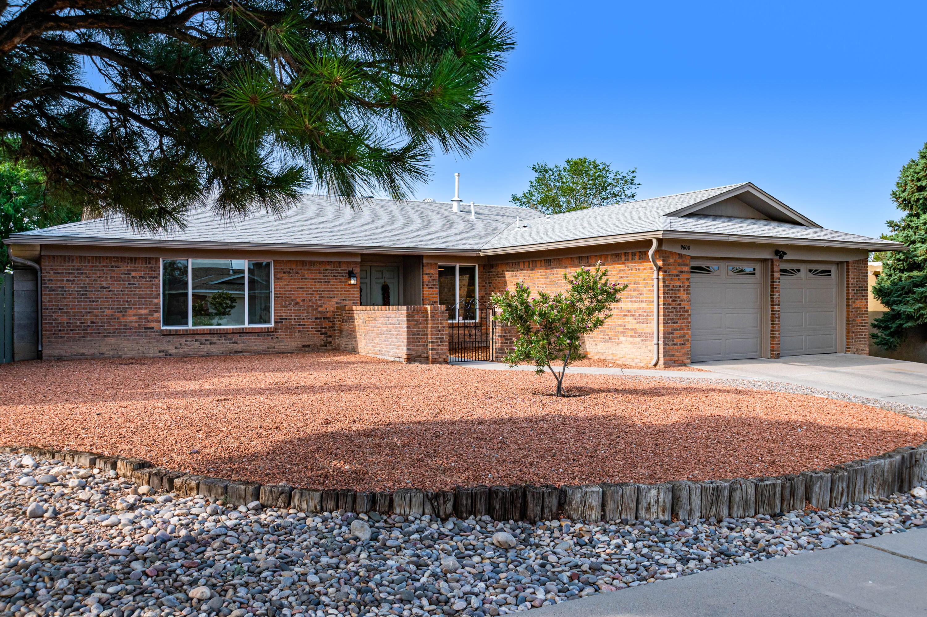 Photo 15 — 9600 Lona Lane NE