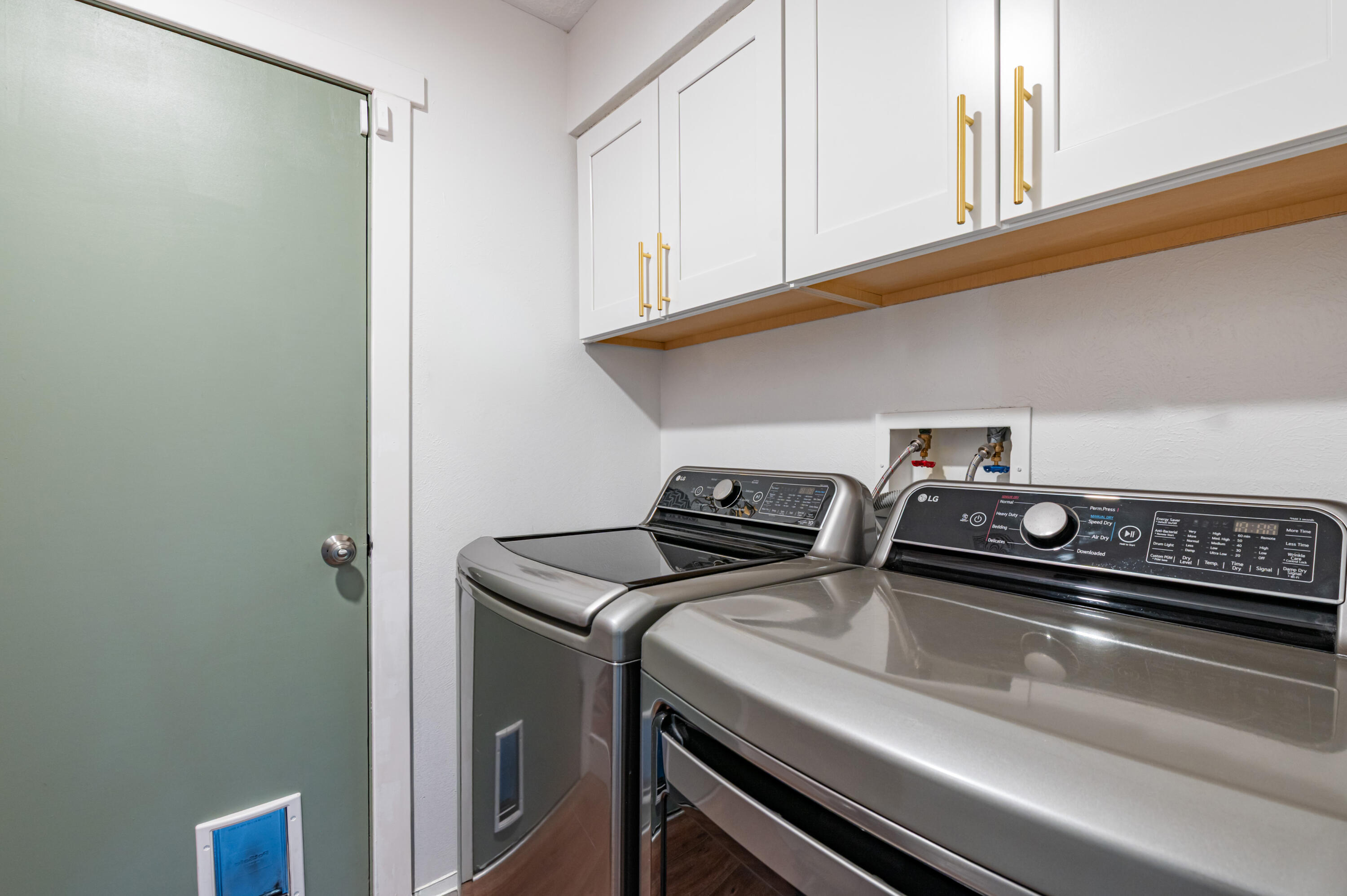 Photo 11 — 9600 Lona Lane NE
