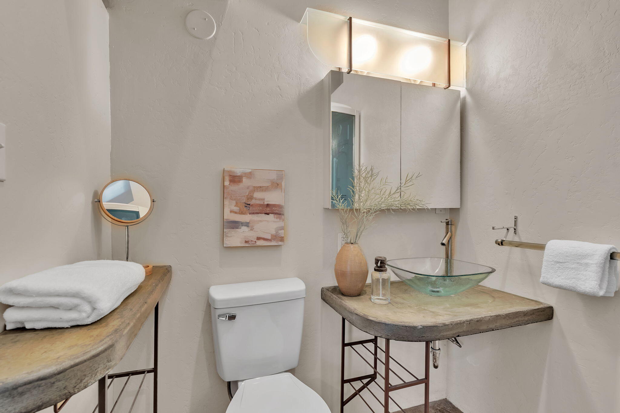 Photo 4 — 520 Luna Boulevard NW
