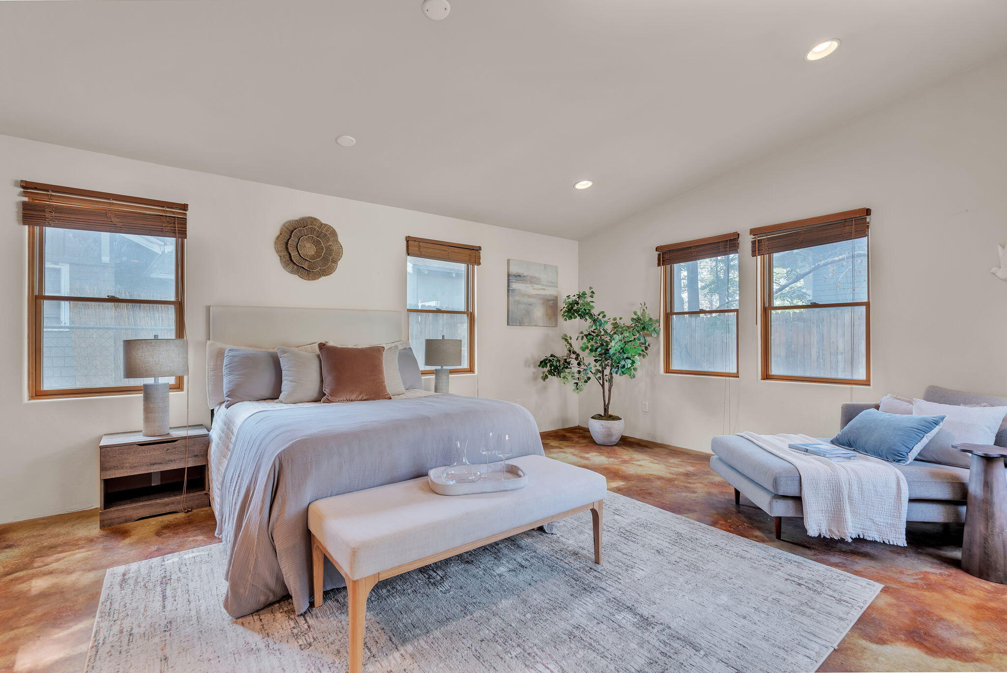 Photo 8 — 520 Luna Boulevard NW
