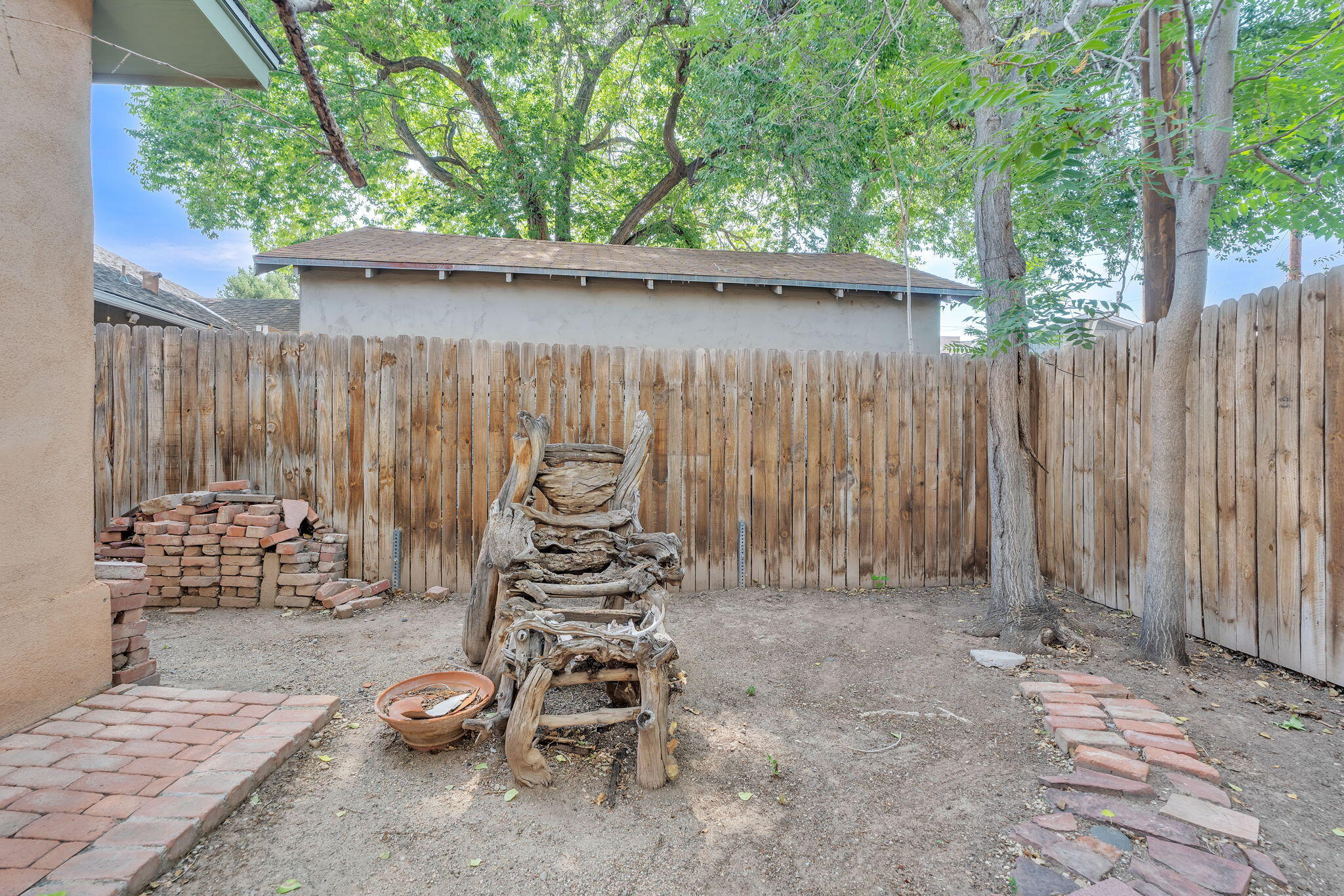 Photo 14 — 520 Luna Boulevard NW