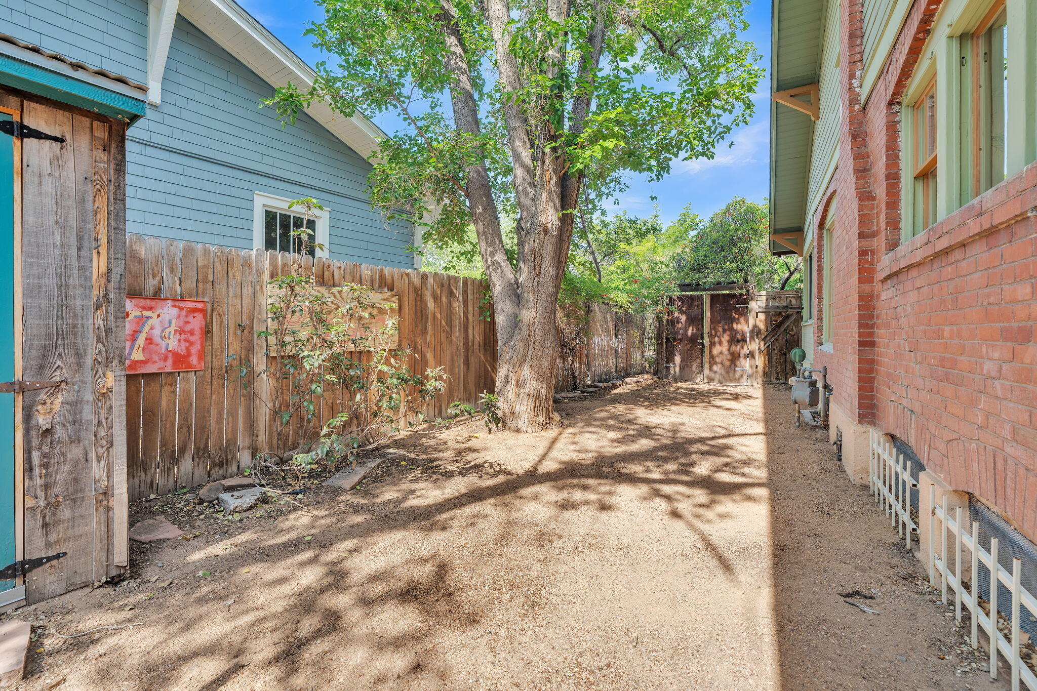 Photo 18 — 520 Luna Boulevard NW