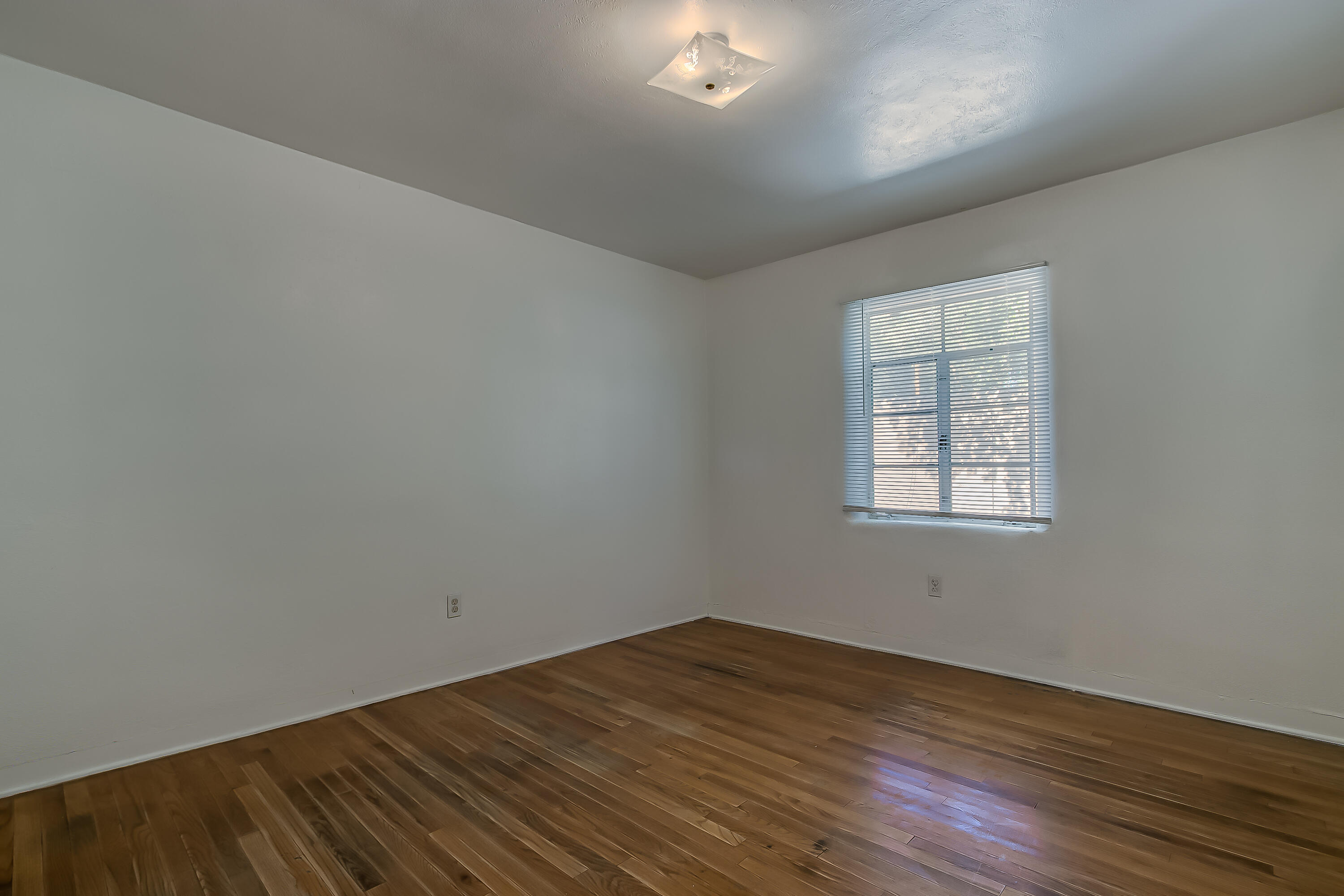 Photo 15 — 1407,1409 Hazeldine Avenue SE