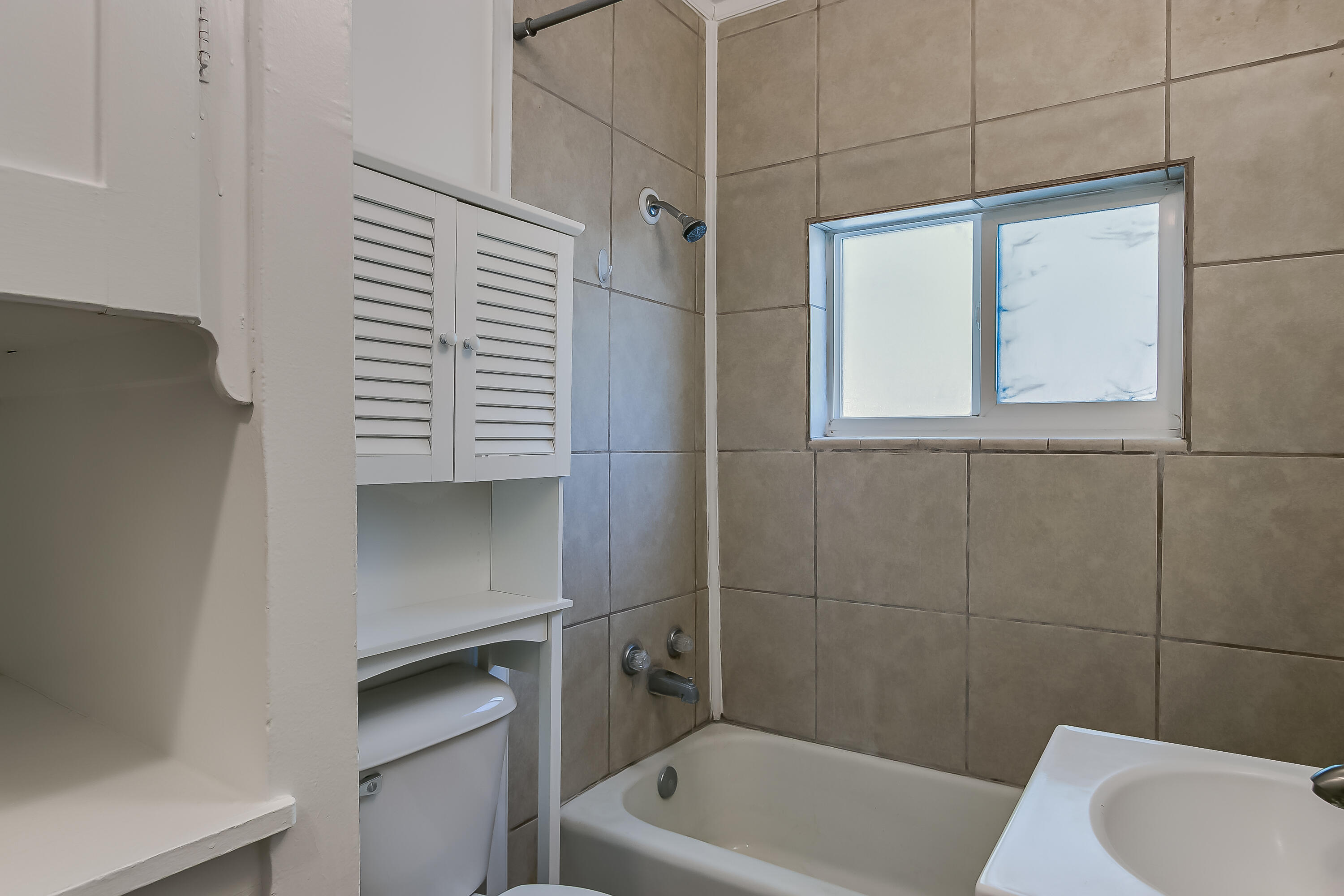 Photo 16 — 1407,1409 Hazeldine Avenue SE