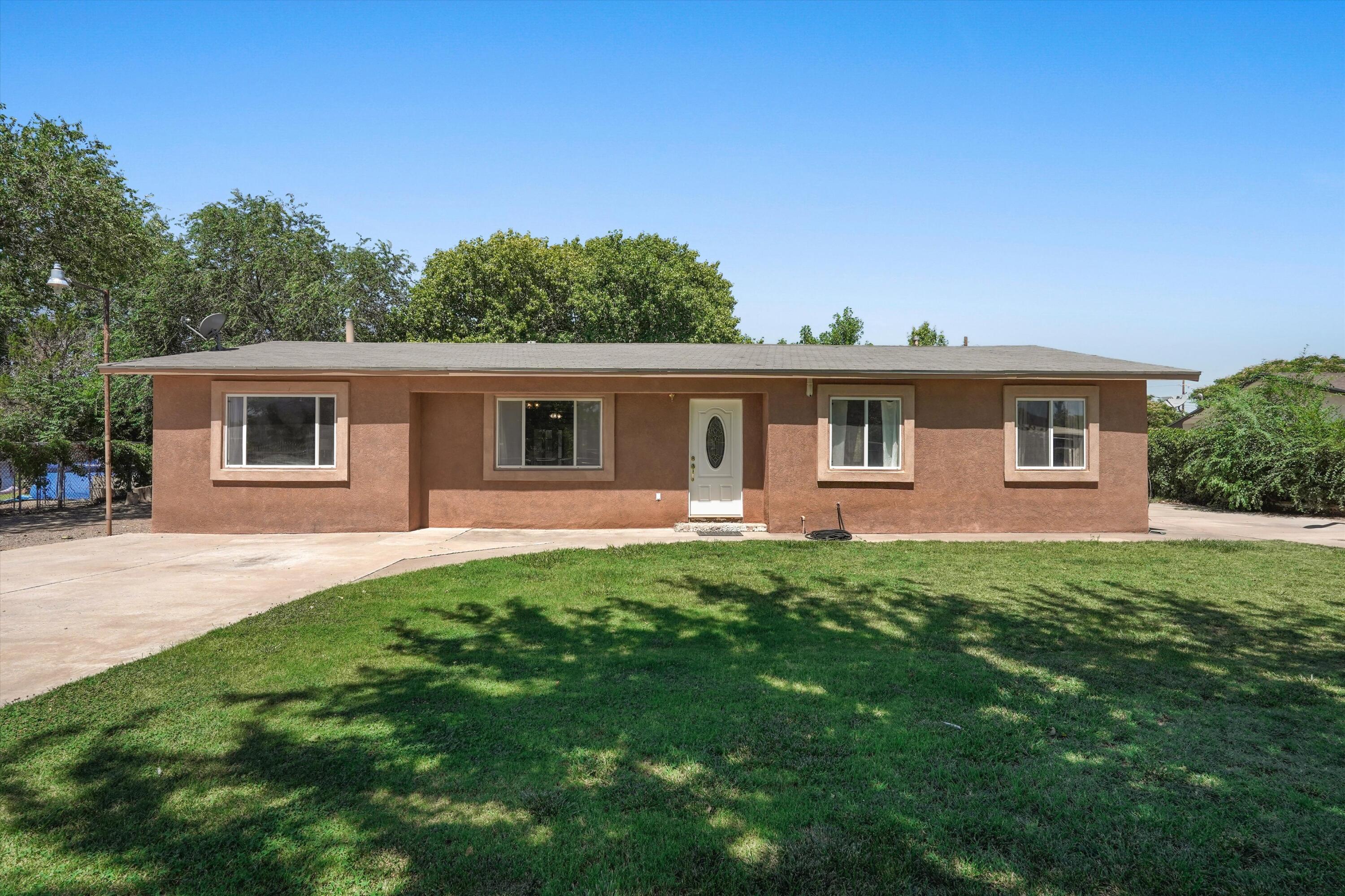 5627 Cletsoway Drive SW, Albuquerque, NM 87105