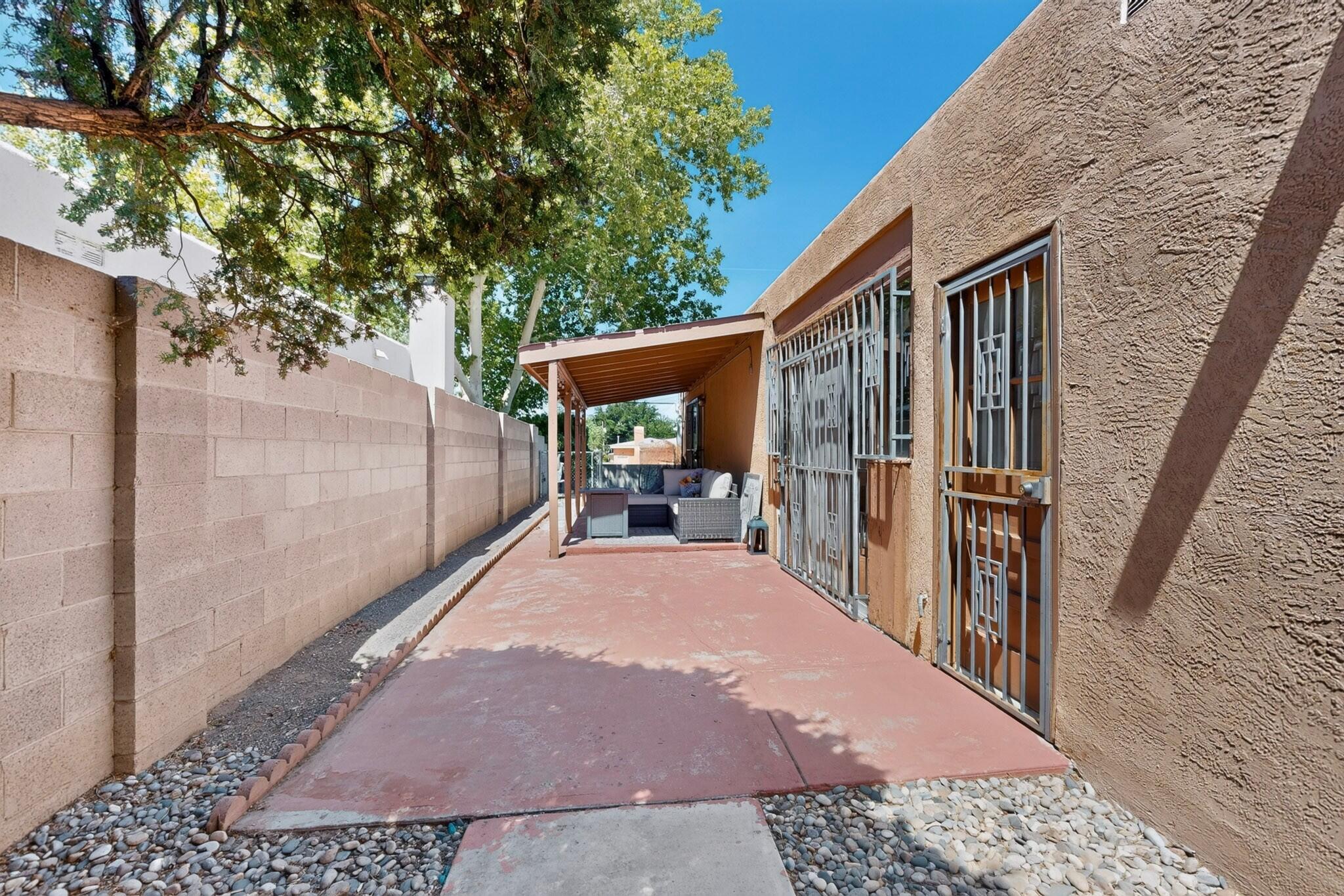 Photo 7 — 1329 Espejo Street NE